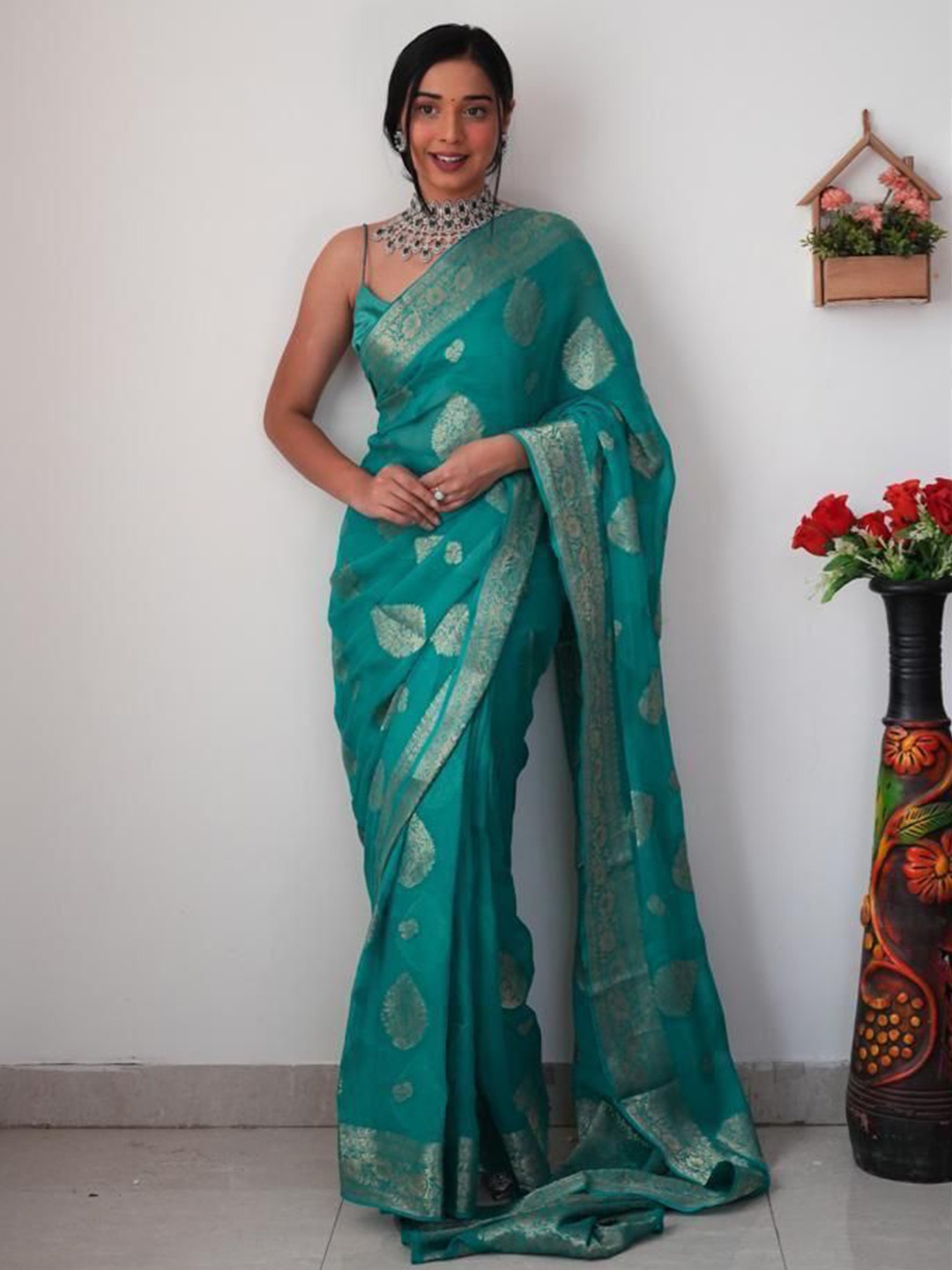 

HERE&NOW Woven Design Zari Linen Blend Saree, Turquoise blue
