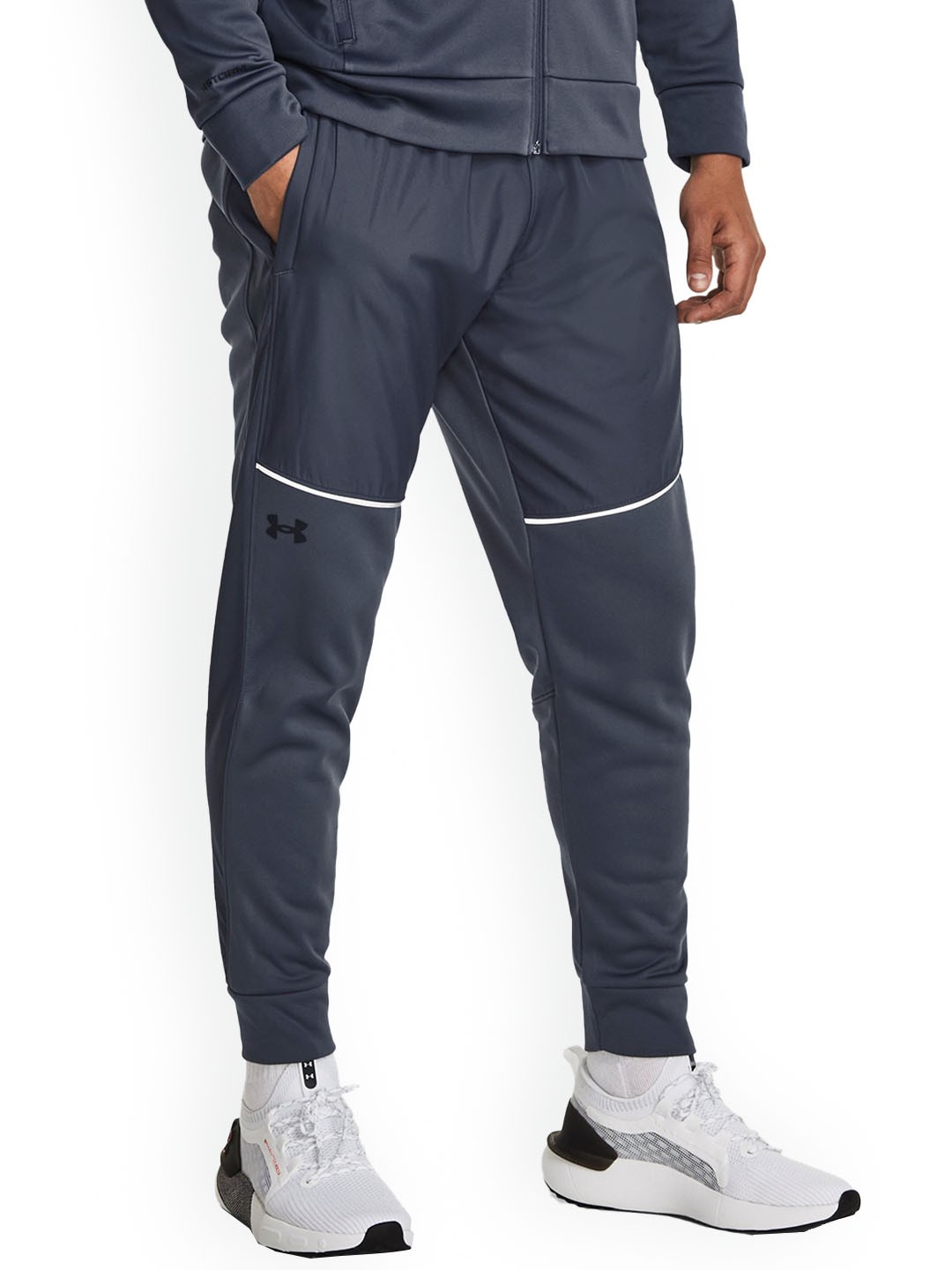 

UNDER ARMOUR UA Armour Men Relaxed-Fit Joggers, Grey