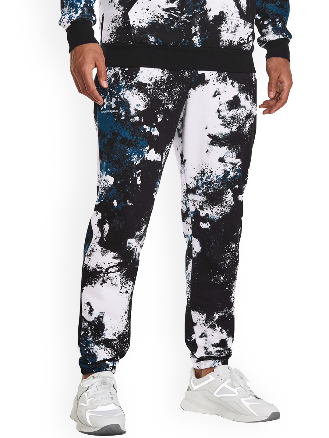 

UNDER ARMOUR UA Essential Men Printed Relaxed-Fit Track Pants, Black