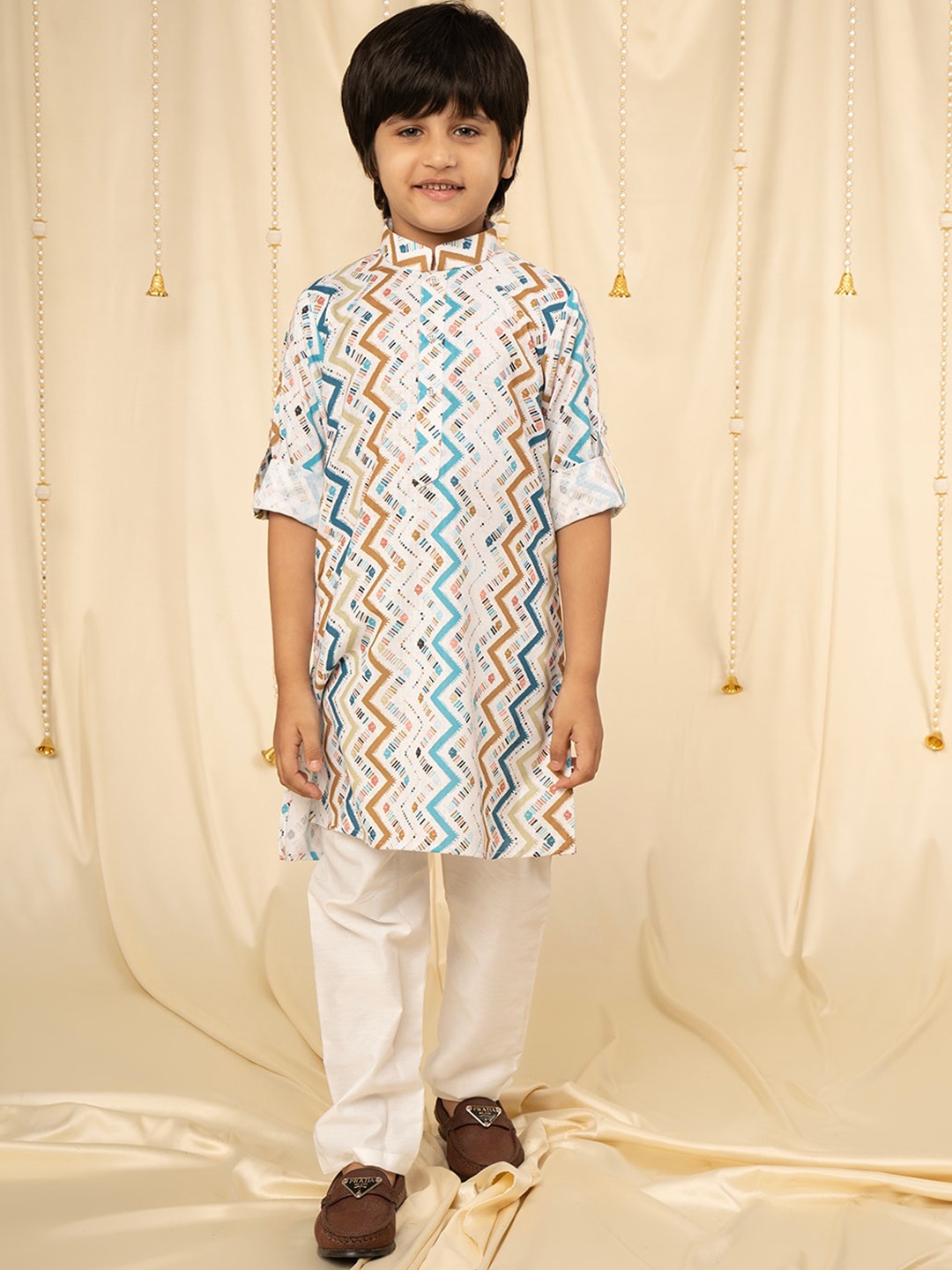 

Ministitch Boys Printed Regular Kurta with Trousers, Brown