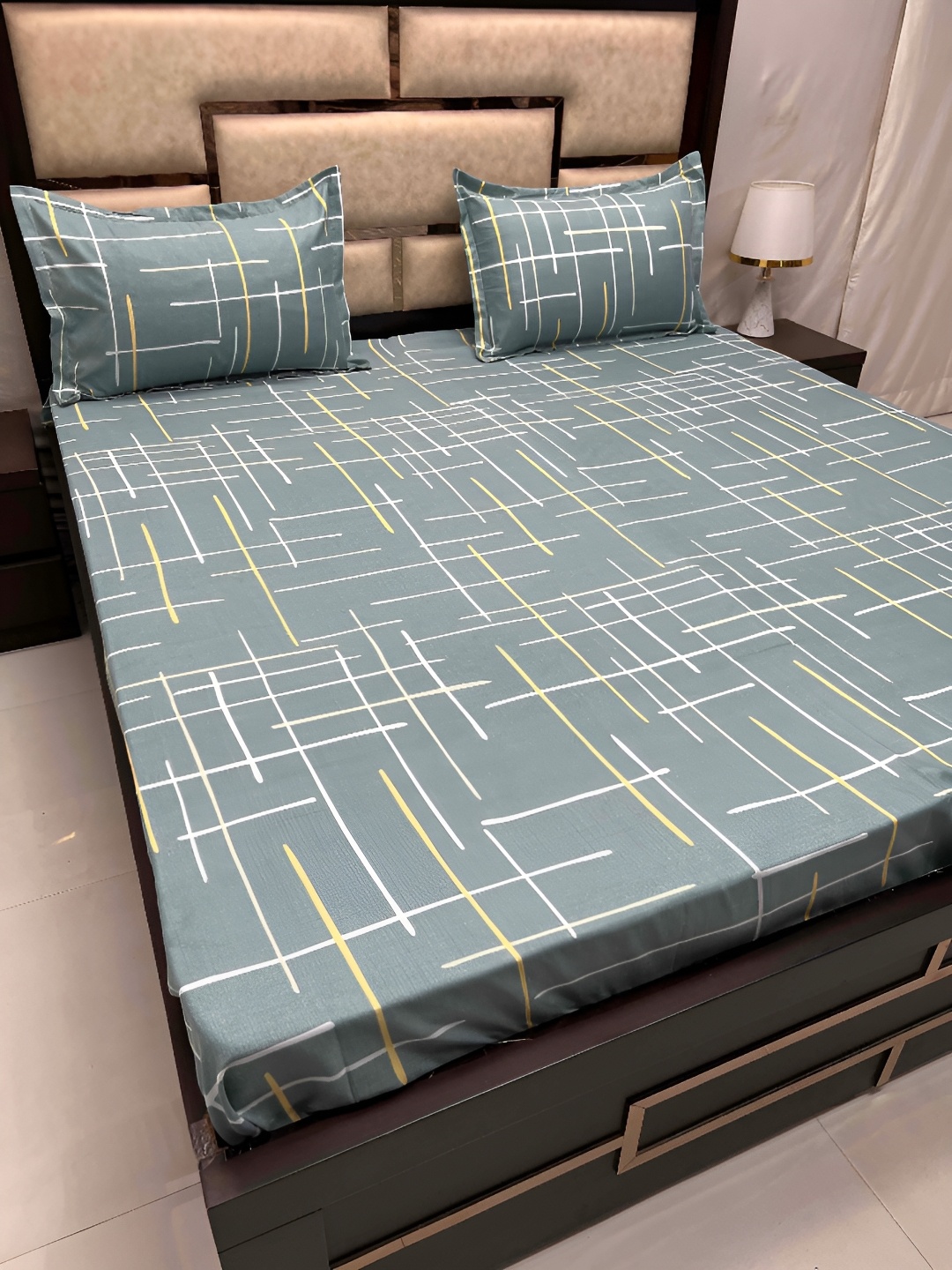

Pure Decor Green & White Queen Bedsheet with 2 Pillow Covers