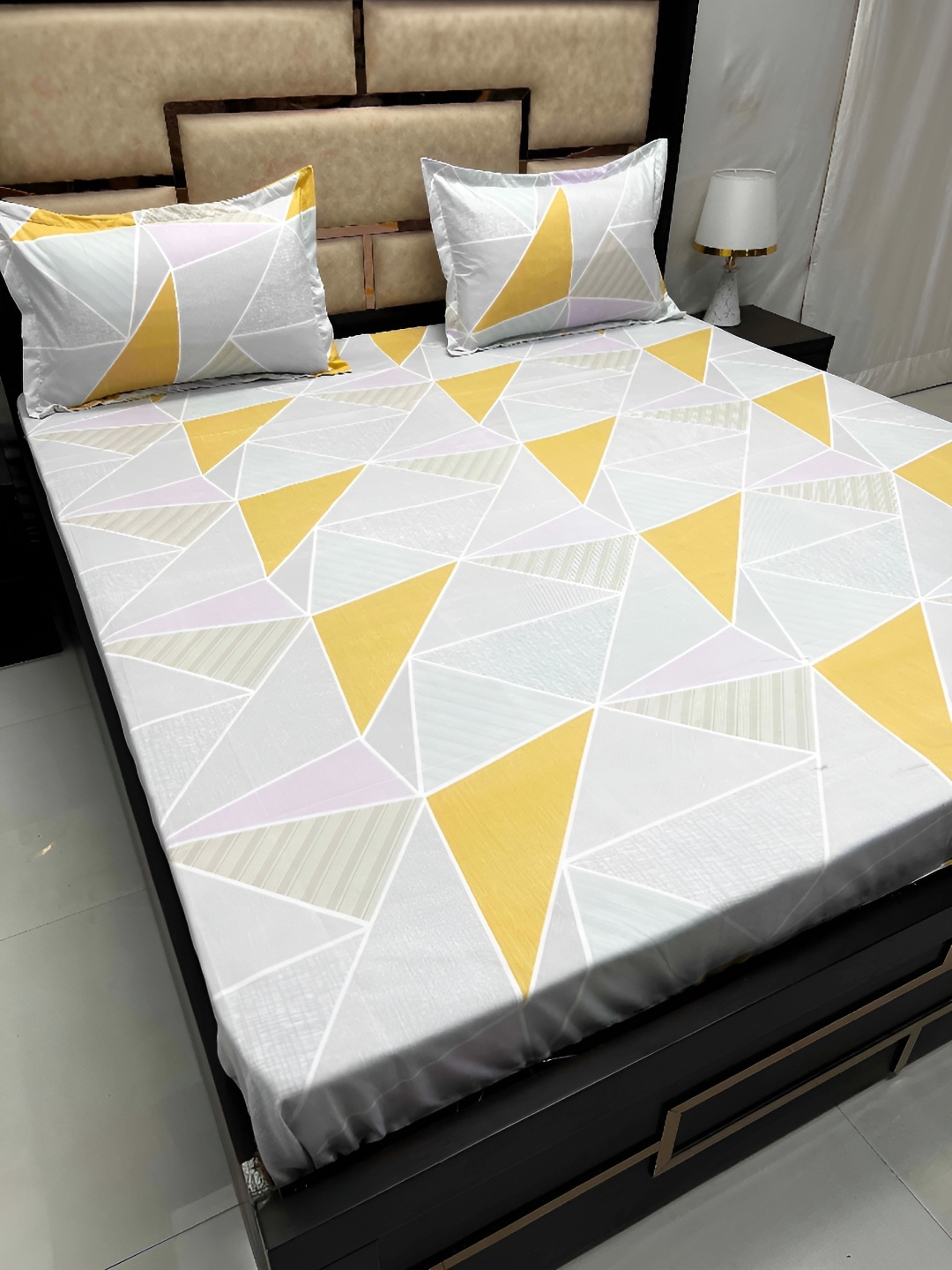 

Pure Decor Grey & Yellow Geometric 260 TC Queen Bedsheet with 2 Pillow Covers