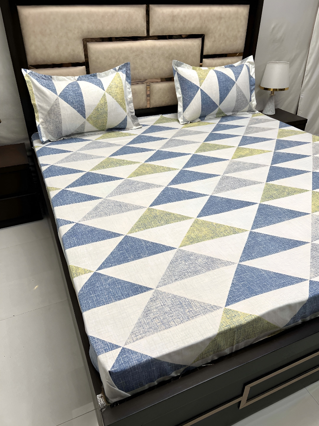 

Pure Decor Blue & White Geometric Queen Bedsheet with 2 Pillow Covers