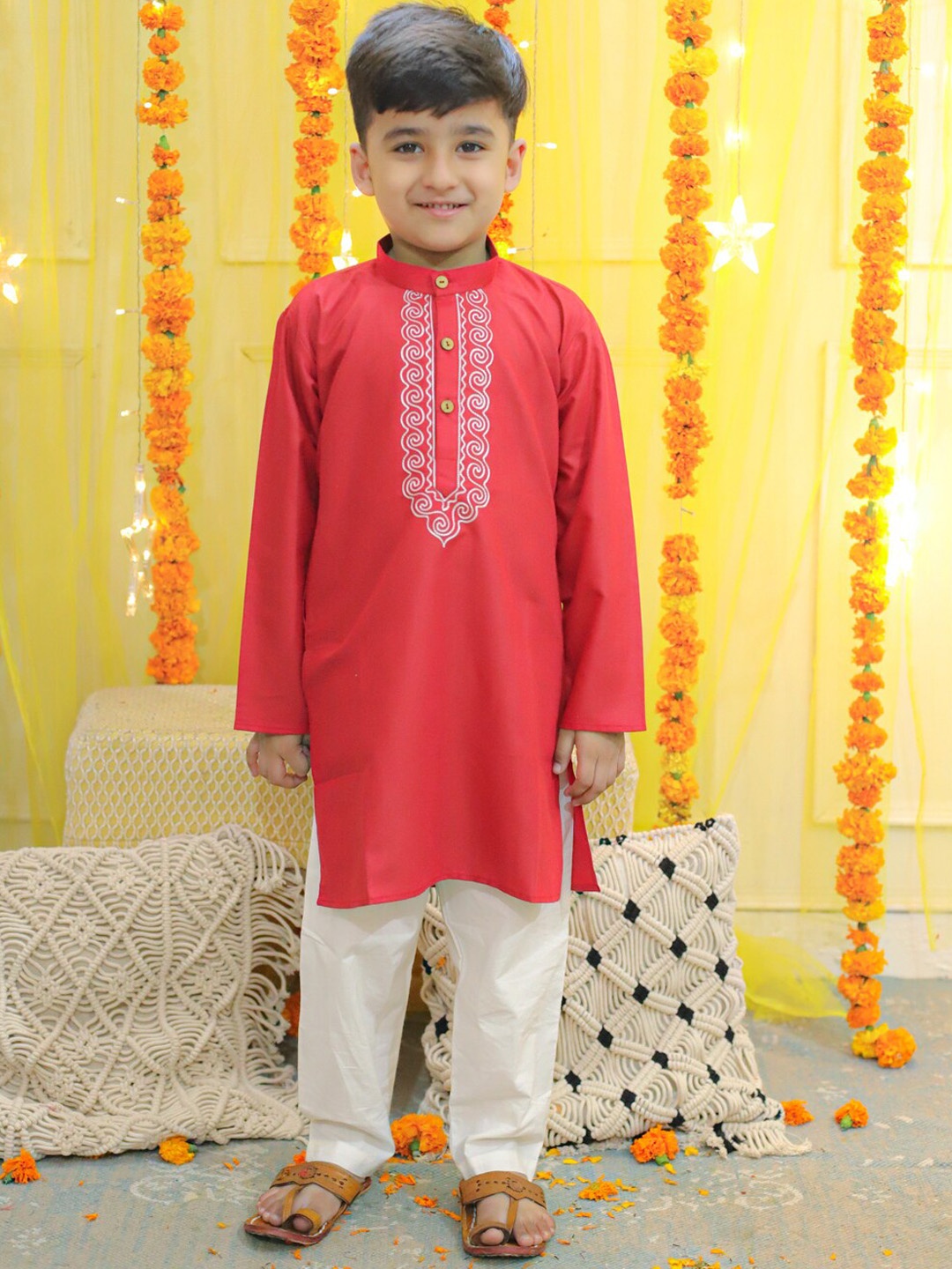 

BownBee Boys Ethnic Motifs Yoke Design Regular Thread Work Pure Cotton Kurta with Pyjamas, Red
