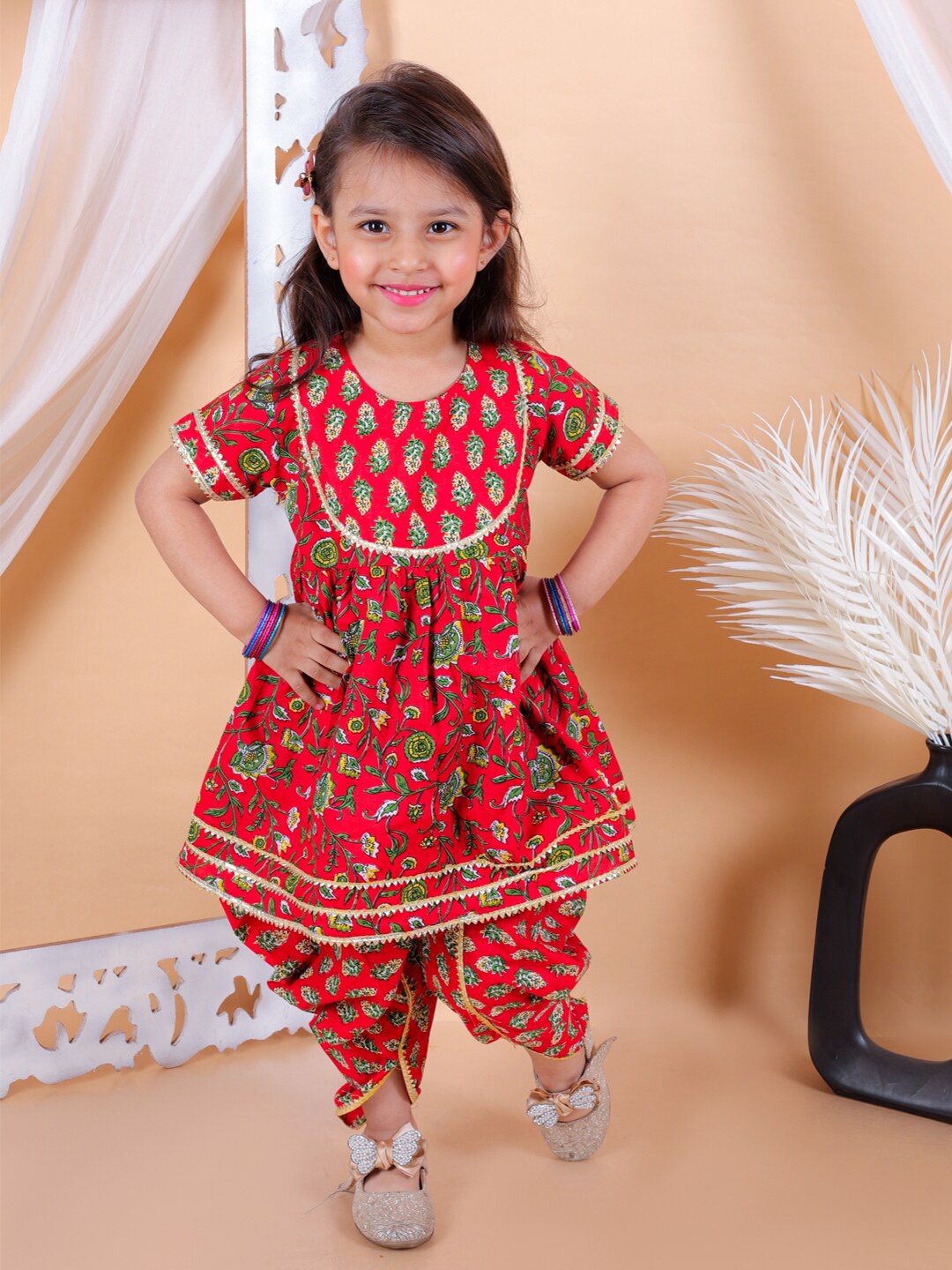 

BownBee Girls Floral Printed Gotta Patti Pure Cotton Anarkali Kurta With Dhoti Pants, Red