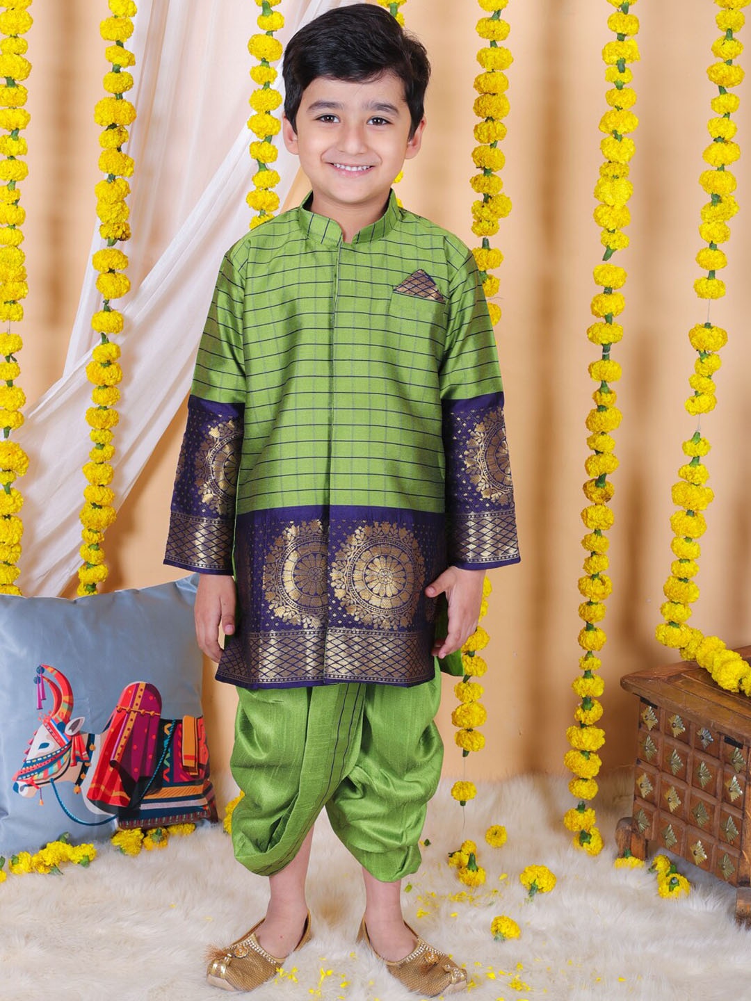 

BownBee Boys Ethnic Motifs Woven Design Regular Kurta with Dhoti Pants, Green