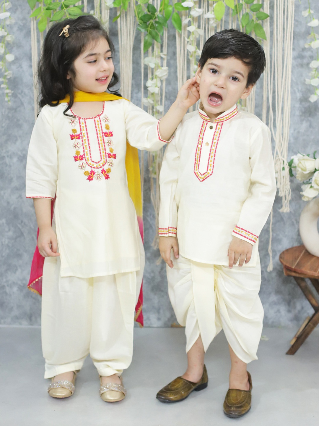 

BownBee Girls Ethnic Motifs Yoke Design Regular Thread Work Kurta With Salwar & Dupatta, White