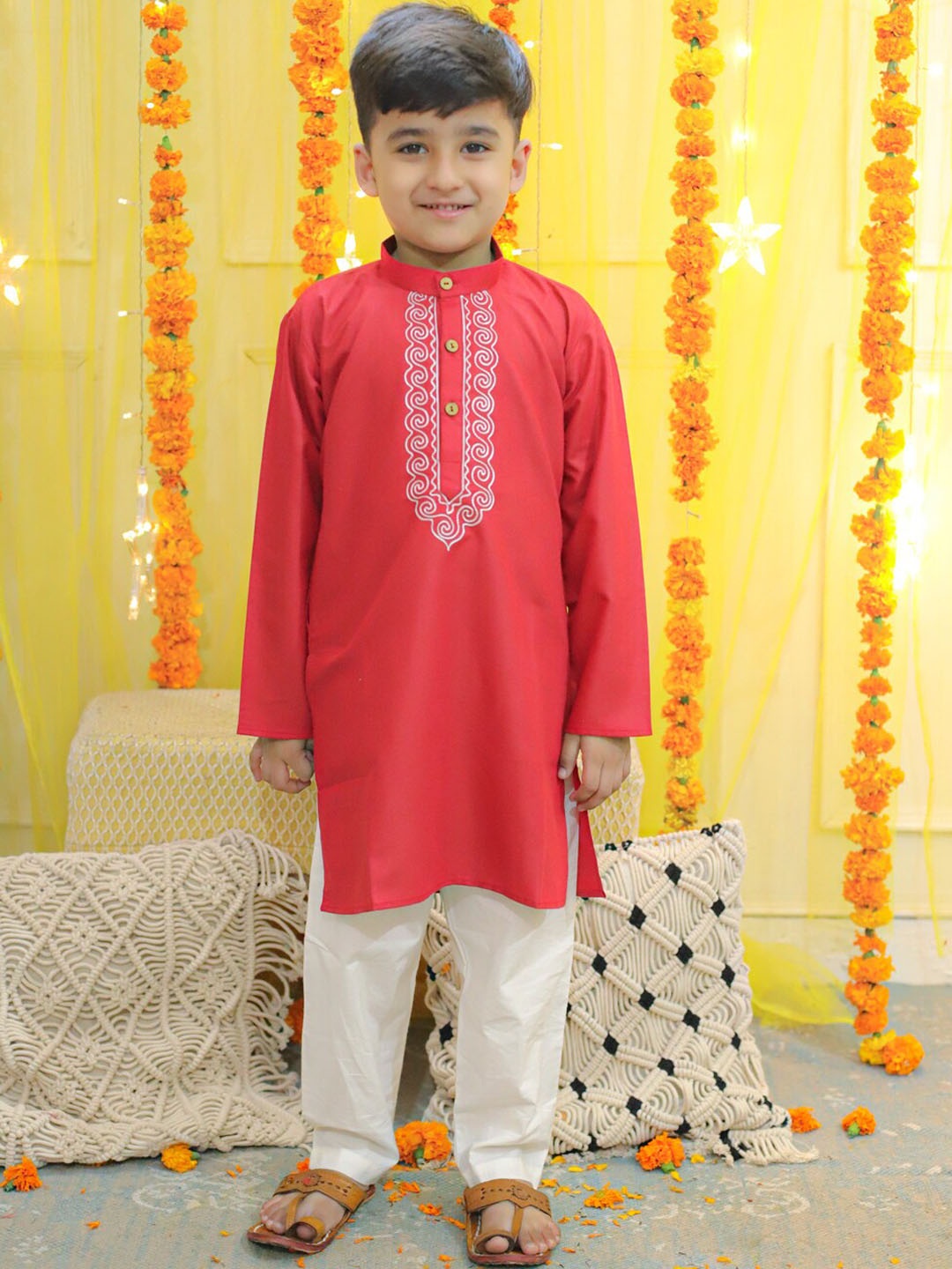 

BownBee Boys Ethnic Motifs Yoke Design Regular Thread Work Pure Cotton Kurta with Pyjamas, Red