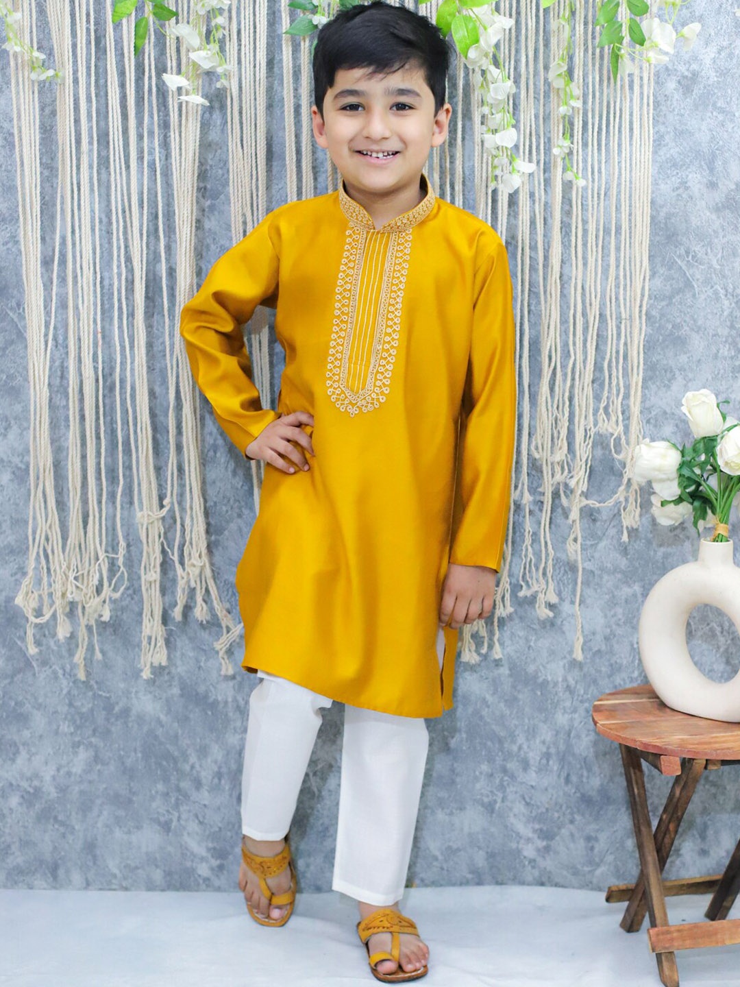 

BownBee Boys Ethnic Motifs Yoke Design Regular Thread Work Pure Cotton Kurta with Pyjamas, Yellow