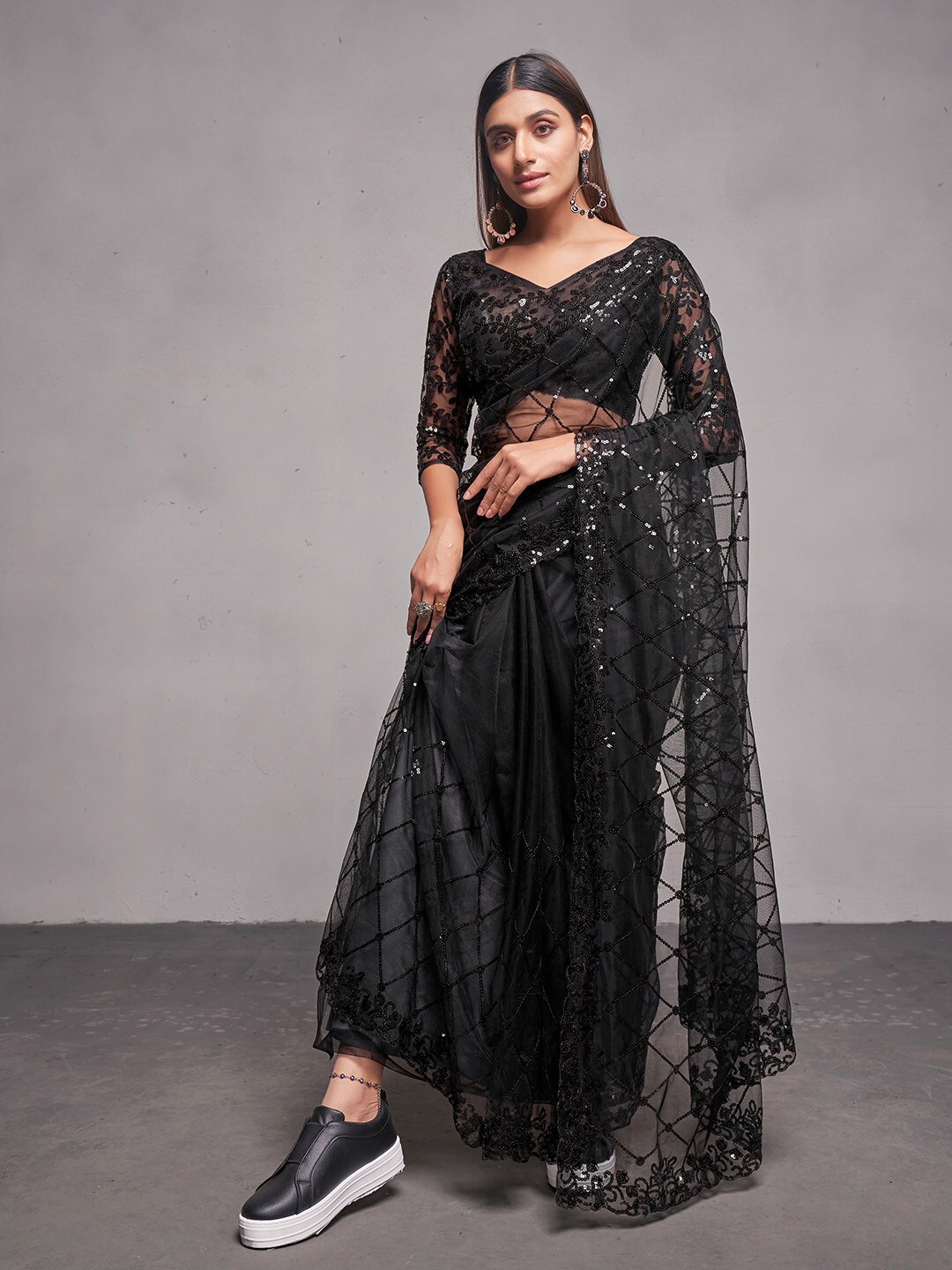 

Ishin Embellished Sequinned Net Saree, Black