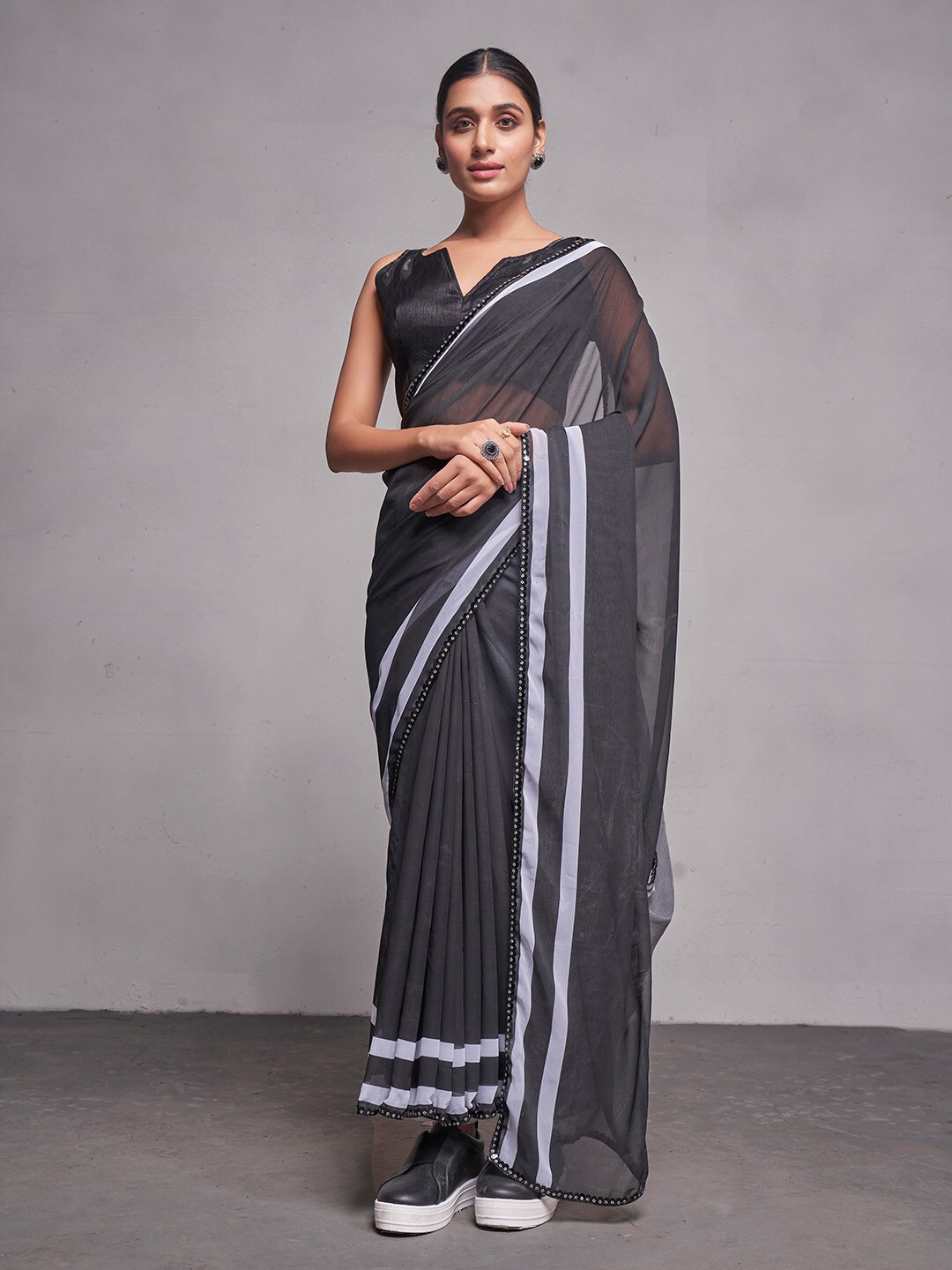 

Ishin Pure Georgette Saree, Black
