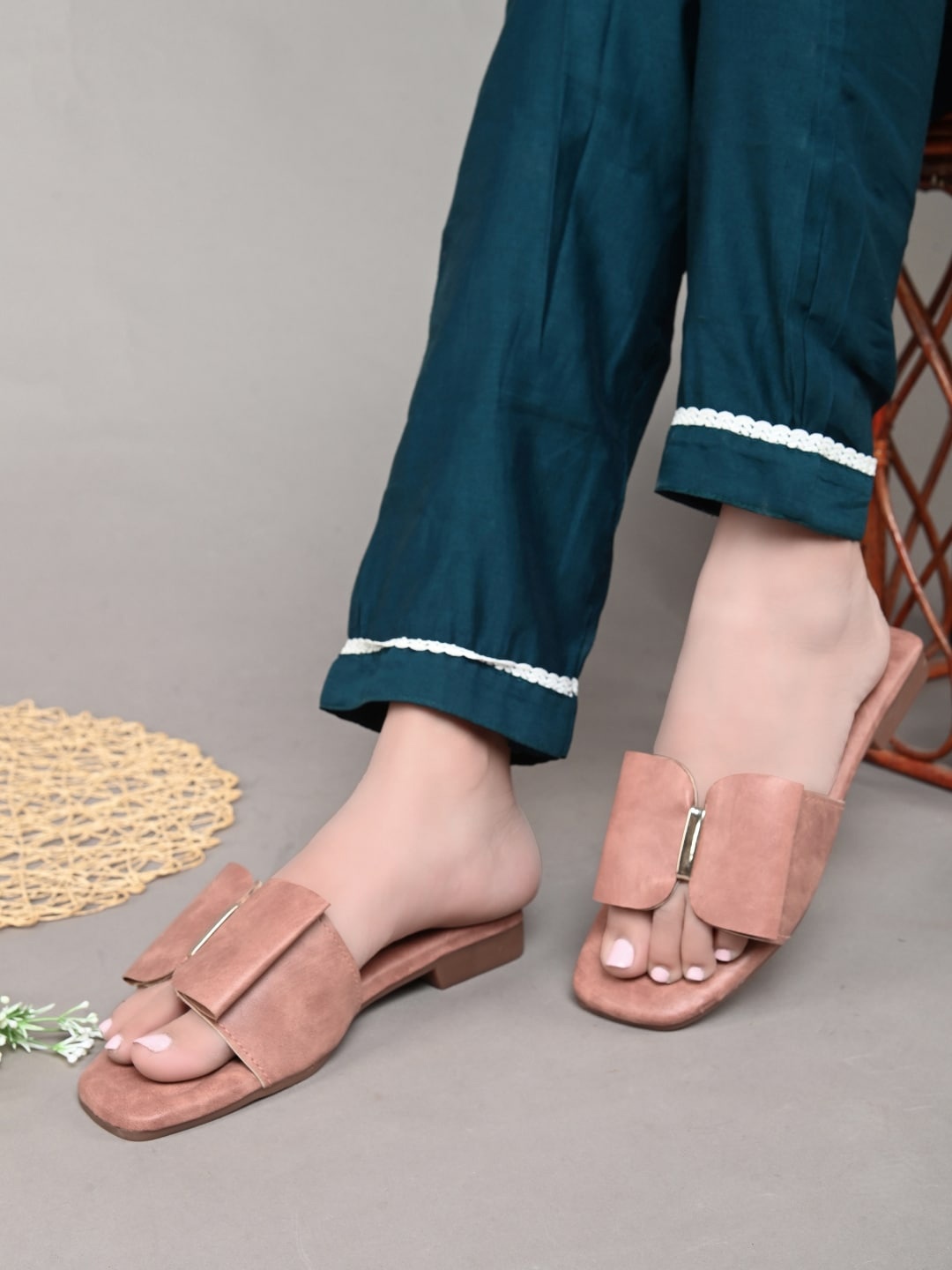

Apratim Women Open Toe Flats, Peach
