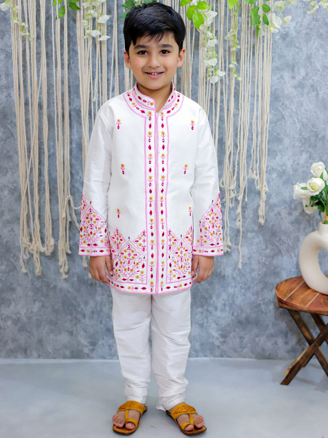 

BownBee Boys Embroidered Mandarin Collar Chanderi Silk Sherwani, White