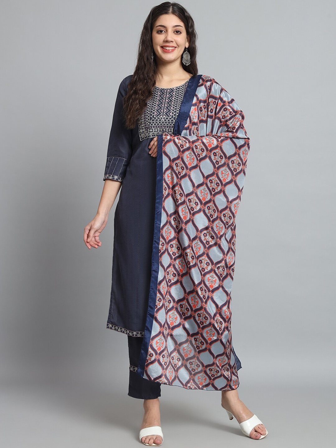 

THE52 Women Floral Embroidered Regular Thread Work Kurta with Trousers & With Dupatta, Grey