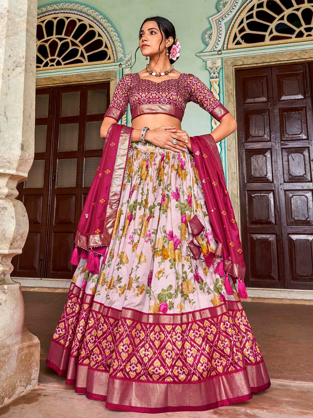 

LOOKNBOOK ART Printed Foil Print Semi-Stitched Lehenga & Unstitched Blouse With Dupatta, Pink