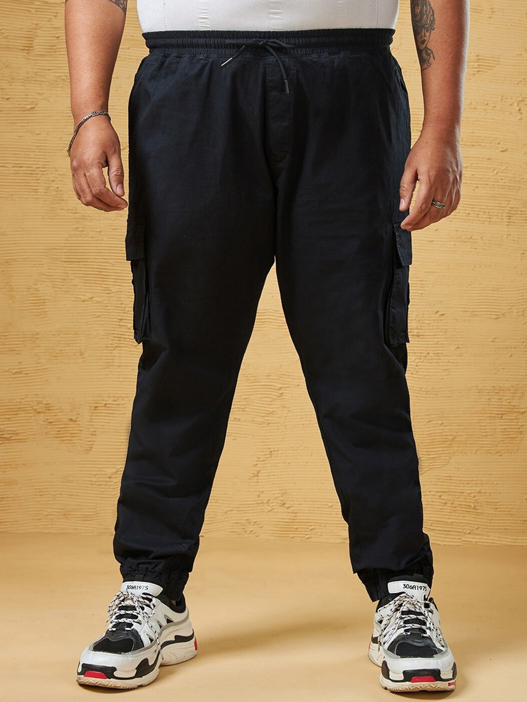 

Bewakoof Plus Men Cotton Mid-Rise Joggers, Black