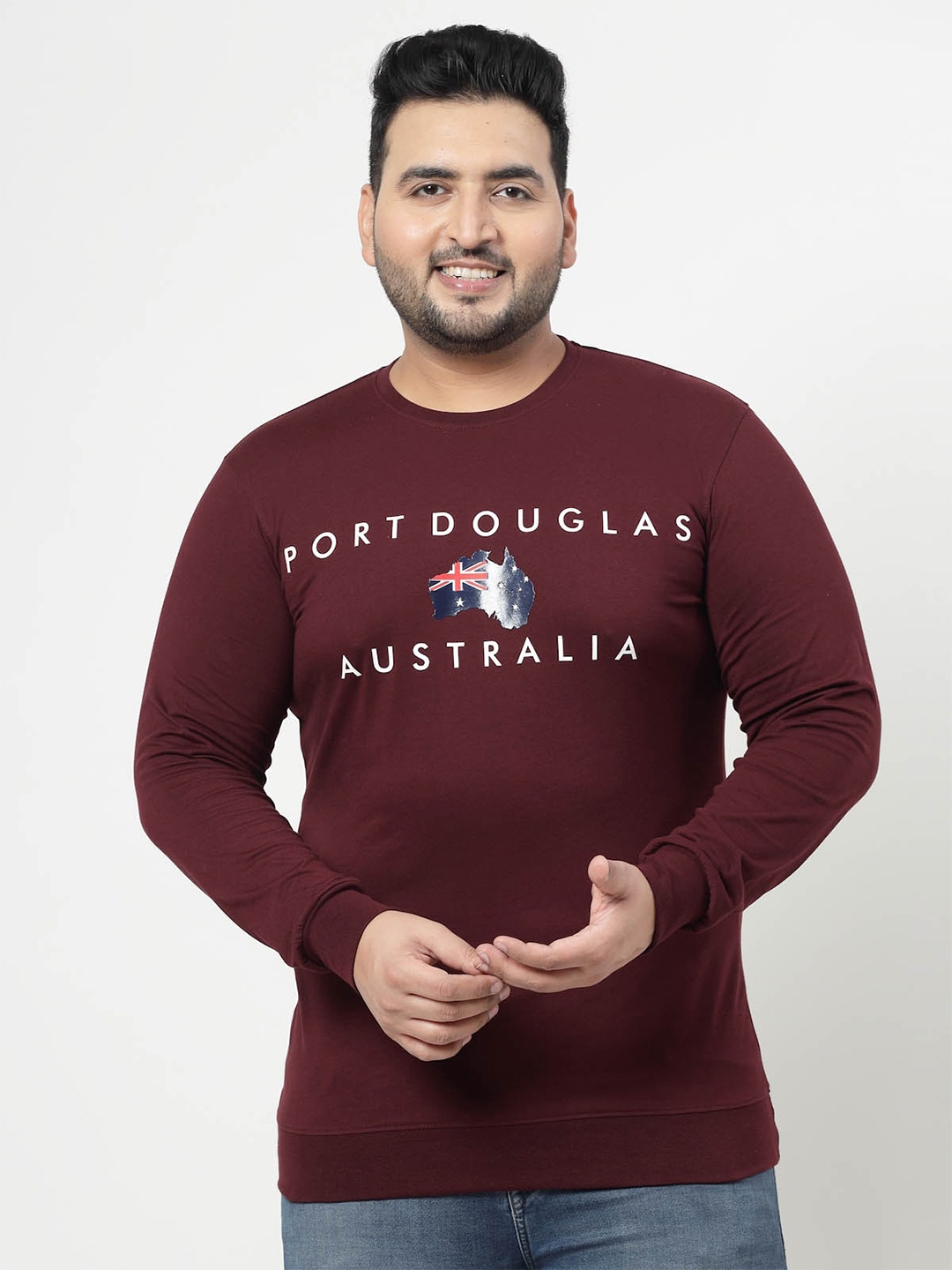 

plusS Men Typography Printed Applique T-shirt, Maroon