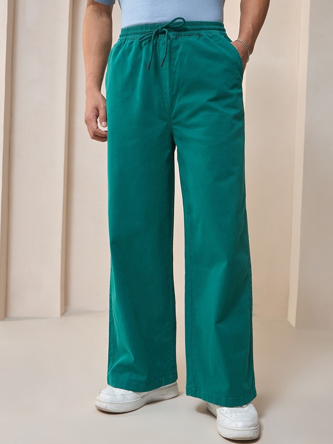 

Bewakoof Men Trousers, Green