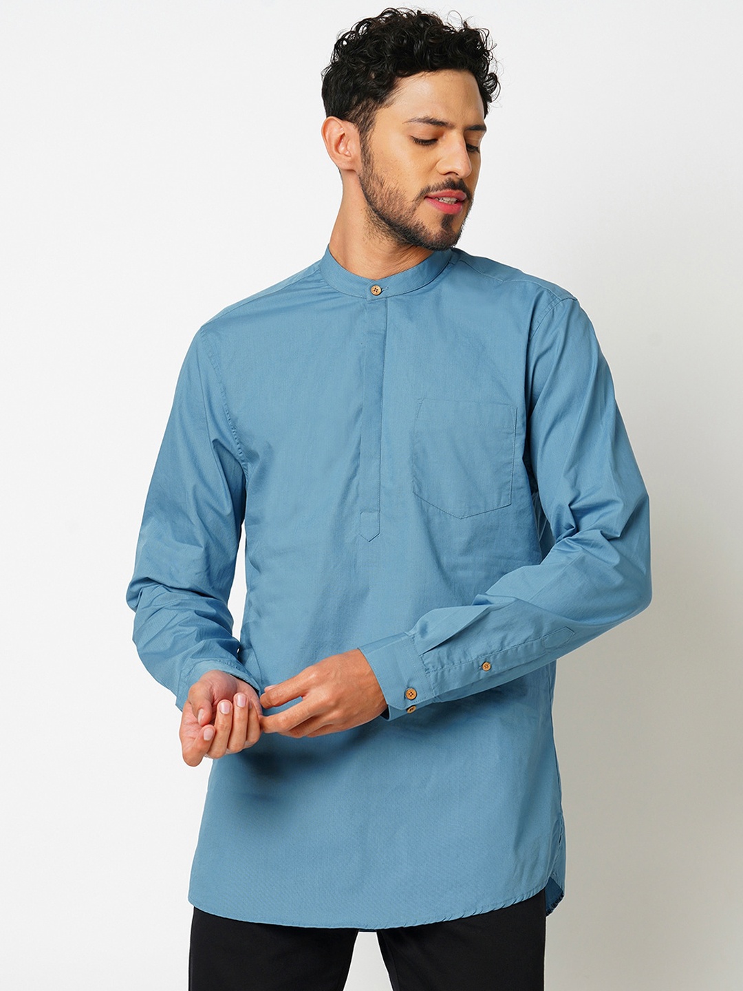 

Indivisual Clothing Men Thread Work Kurta, Blue