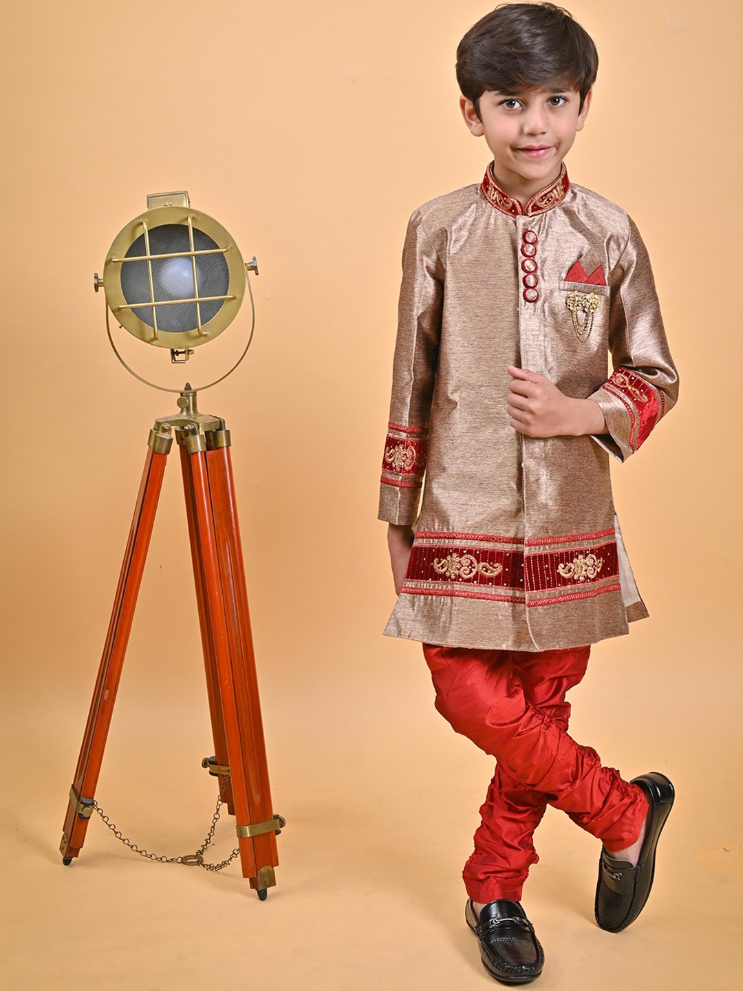 

BAESD Boys Self Design Mandarin Collar Sherwani, Maroon