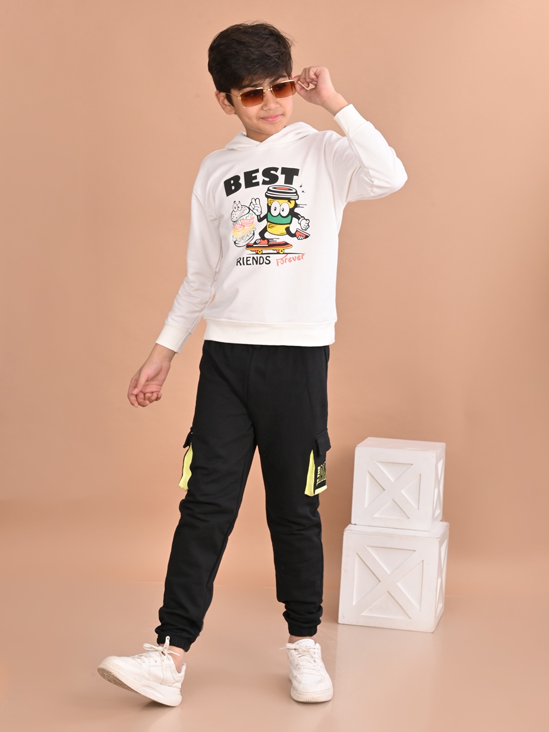 

LilPicks Boys Mid-Rise Joggers, Black