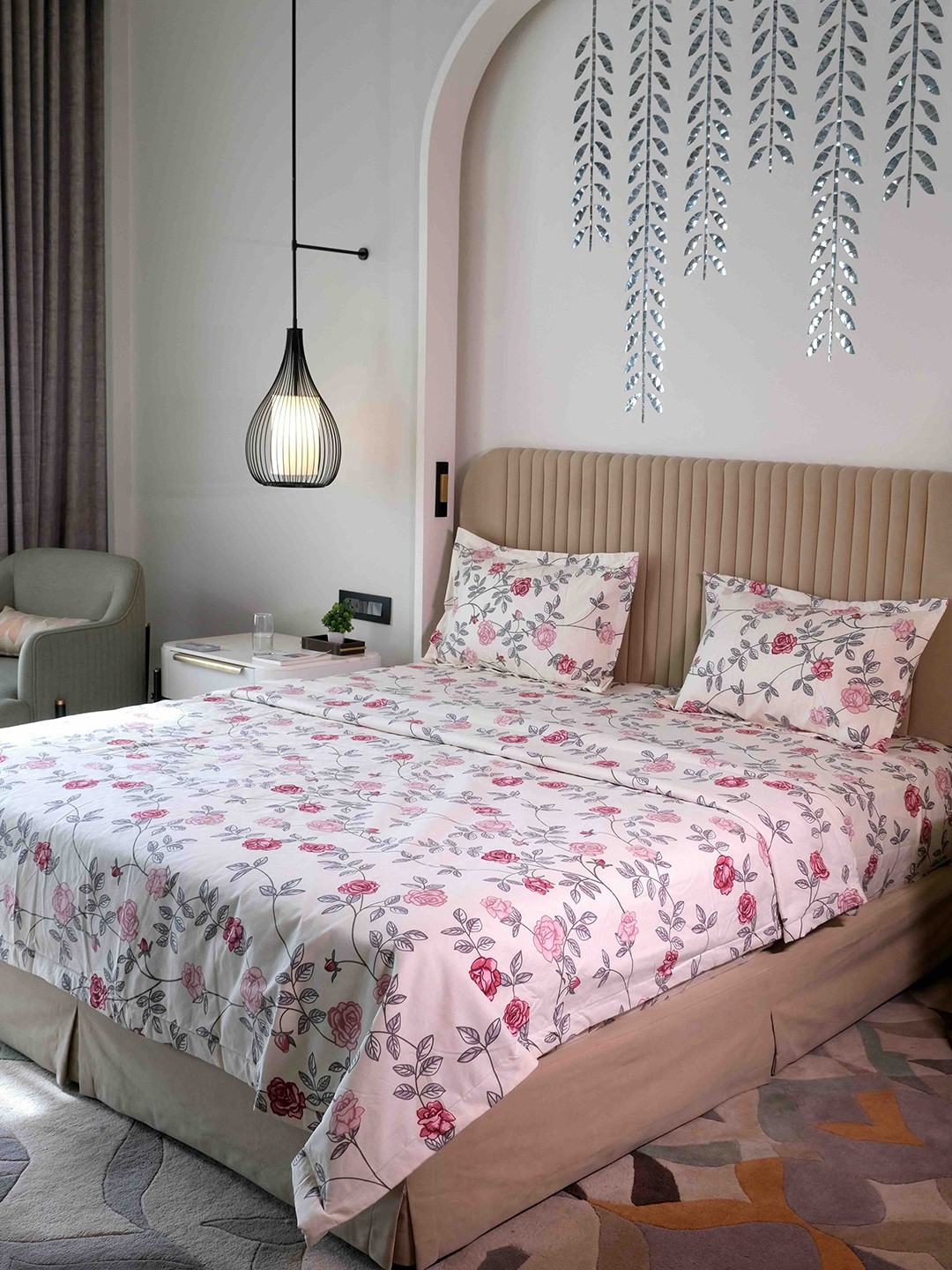 

Pure Decor Bedding of 4 Pieces Bedsheet Set 2.28m X 2.54m With Comforter 2.21m X 2.46m, White