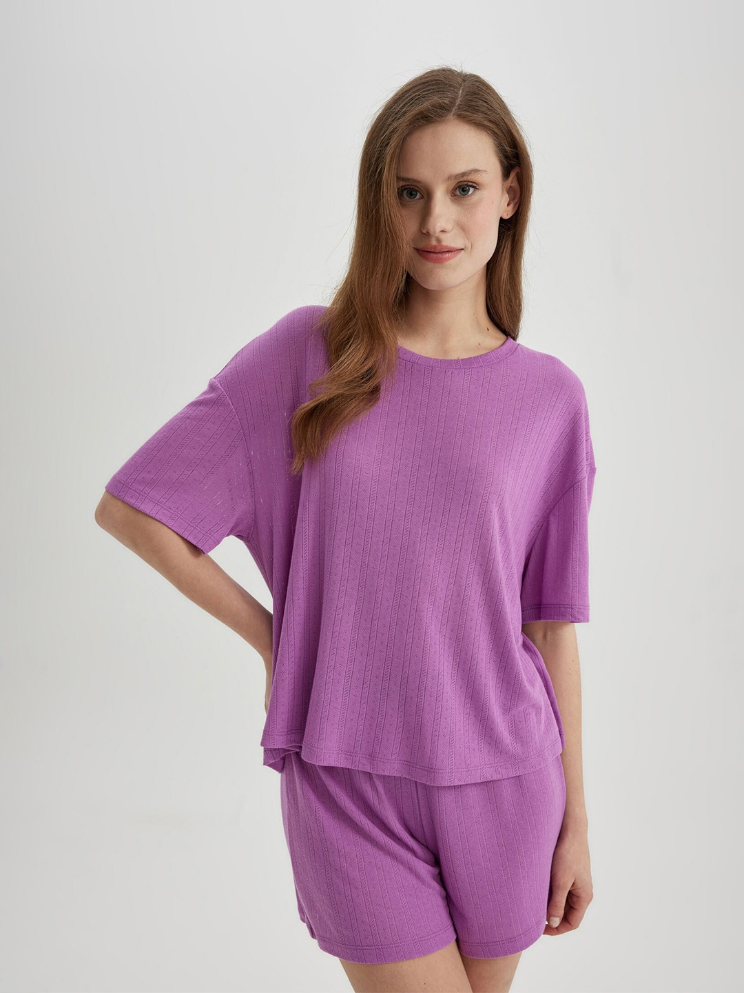 

DeFacto Self Design Drop Shoulder Sleeves T-Shirt & Shorts, Purple