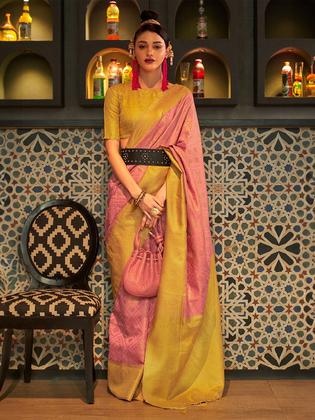 

DEVATITHI Woven Design Zari Kanjeevaram Saree, Pink