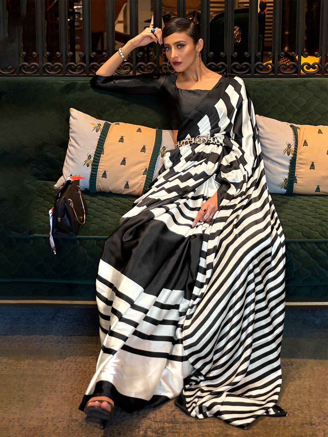 

DEVATITHI Striped Saree, White