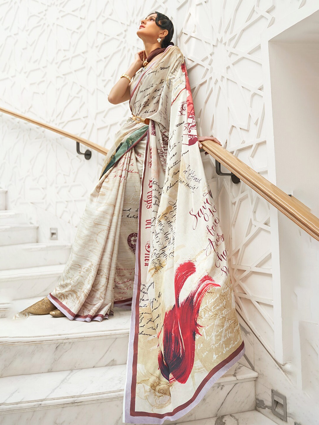 

DEVATITHI Ethnic Motifs Silk Blend Saree, White