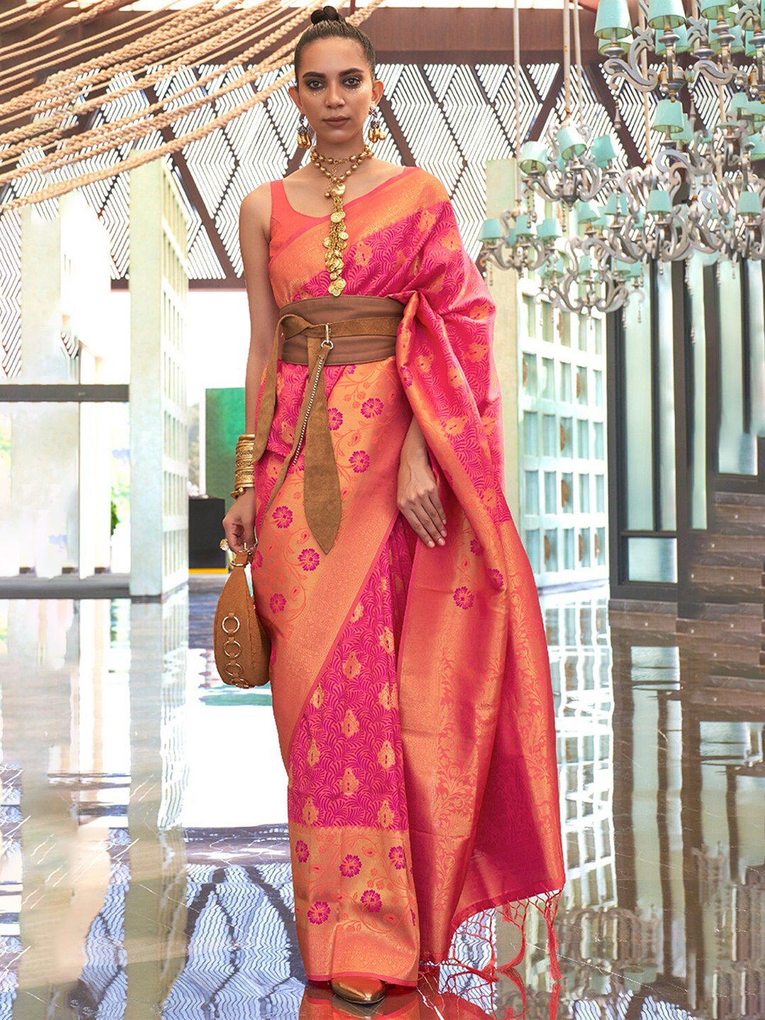 

DEVATITHI Woven Design Zari Silk Blend Banarasi Saree, Pink