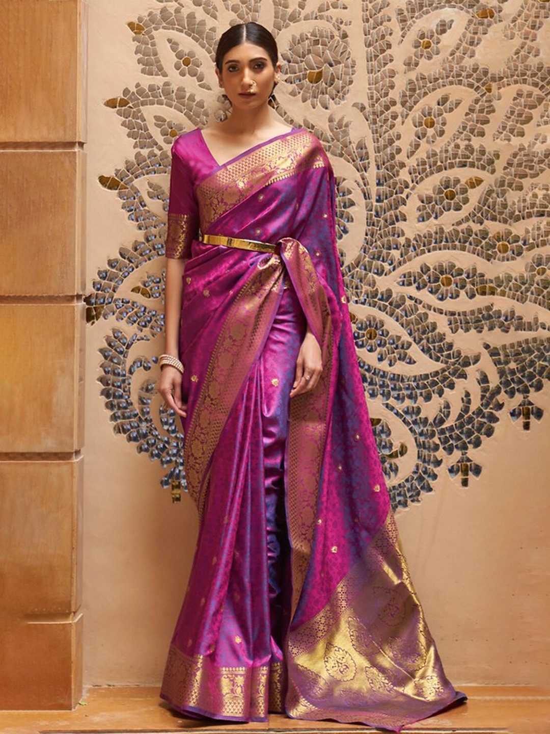 

DEVATITHI Woven Design Zari Silk Blend Kanjeevaram Saree, Purple