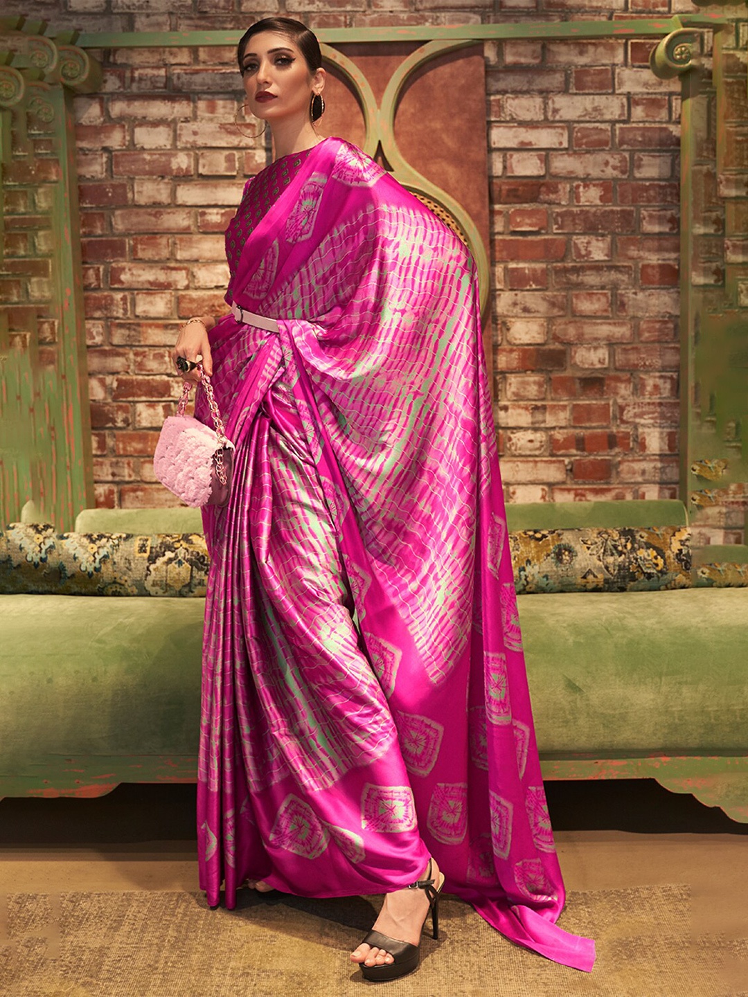 

DEVATITHI Tie and Dye Silk Blend Saree, Pink