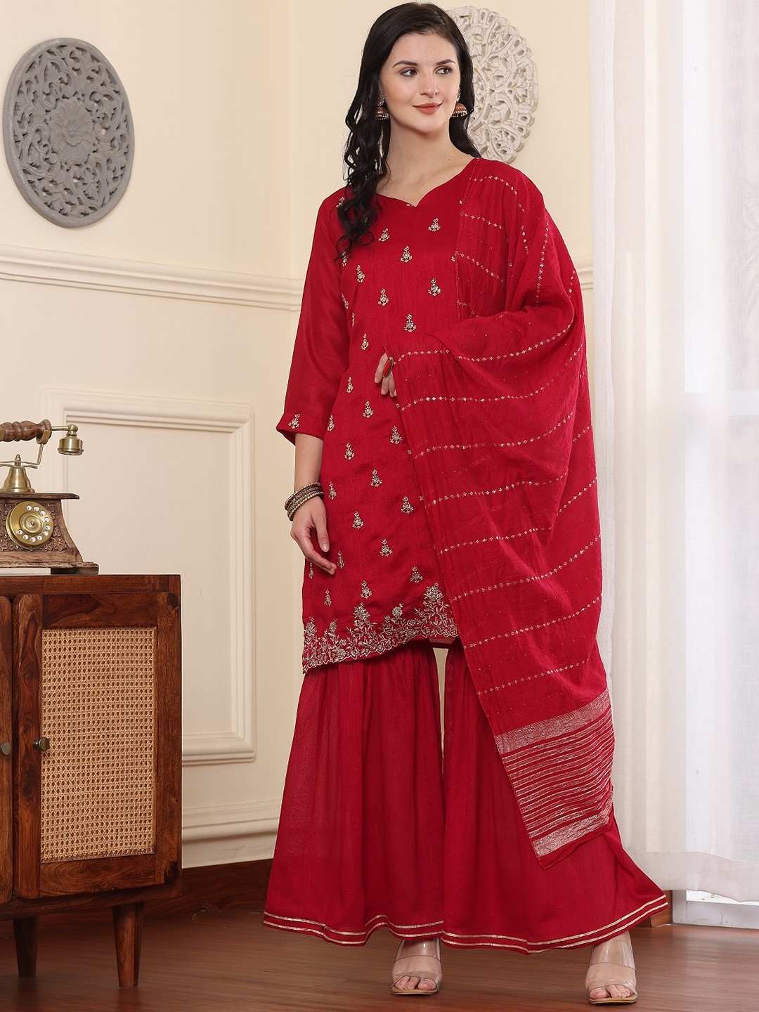 

SmartRAHO Women Floral Embroidered Regular Pure Silk Kurta with Sharara & With Dupatta, Red