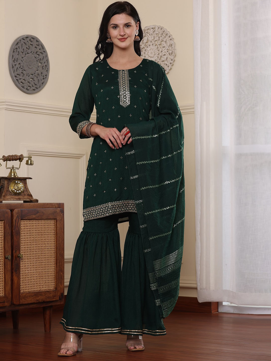 

SmartRAHO Women Floral Embroidered Regular Sequinned Pure Silk Kurta with Sharara & With Dupatta, Green