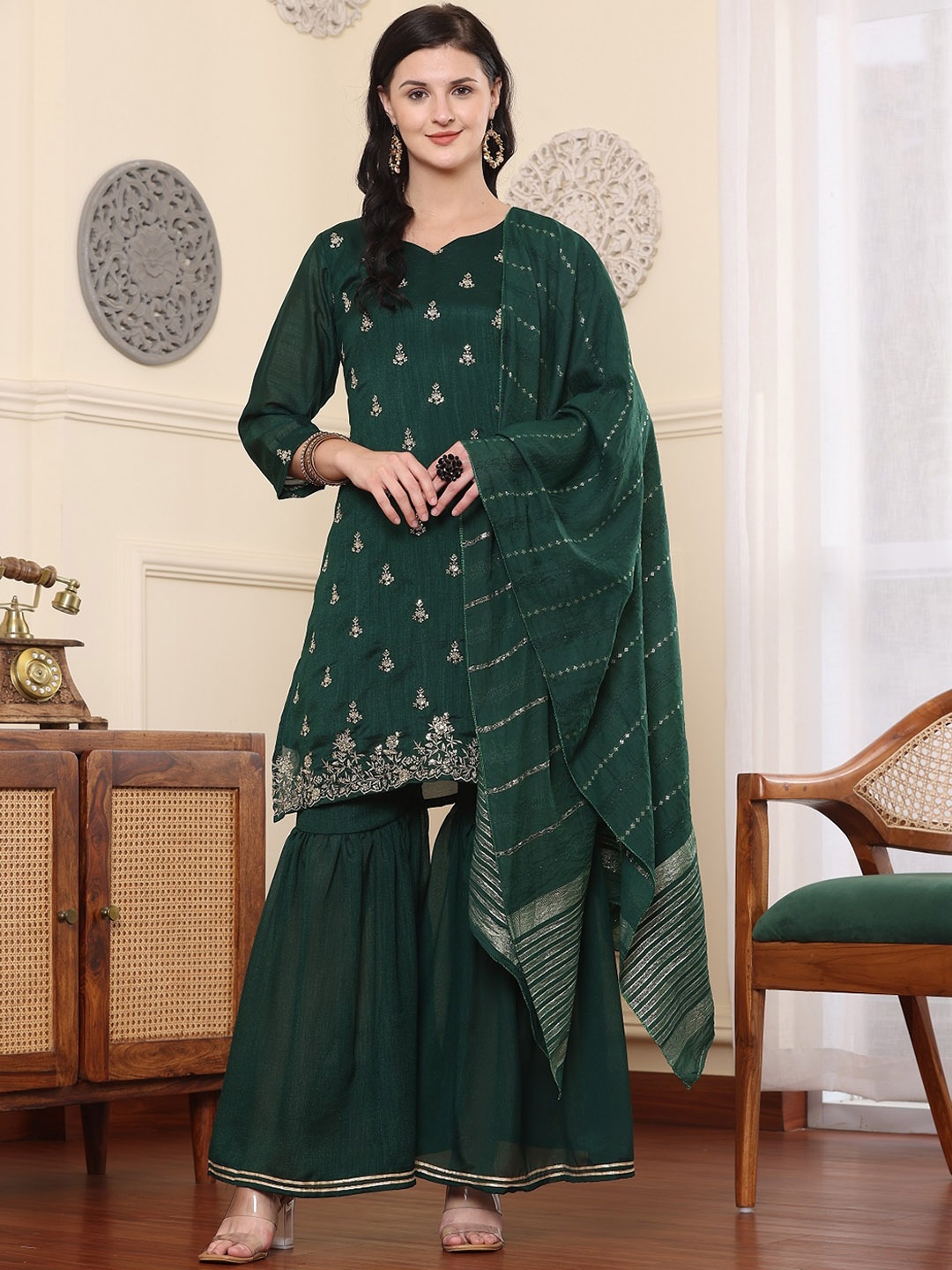 

SmartRAHO Women Floral Embroidered Regular Sequinned Pure Silk Kurta with Sharara & With Dupatta, Green