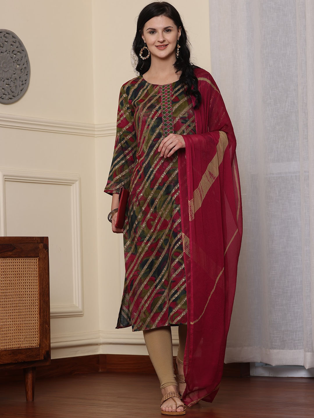 

SmartRAHO Chevron Printed Round Neck Beads and Stones Silk Straight Kurta, Burgundy