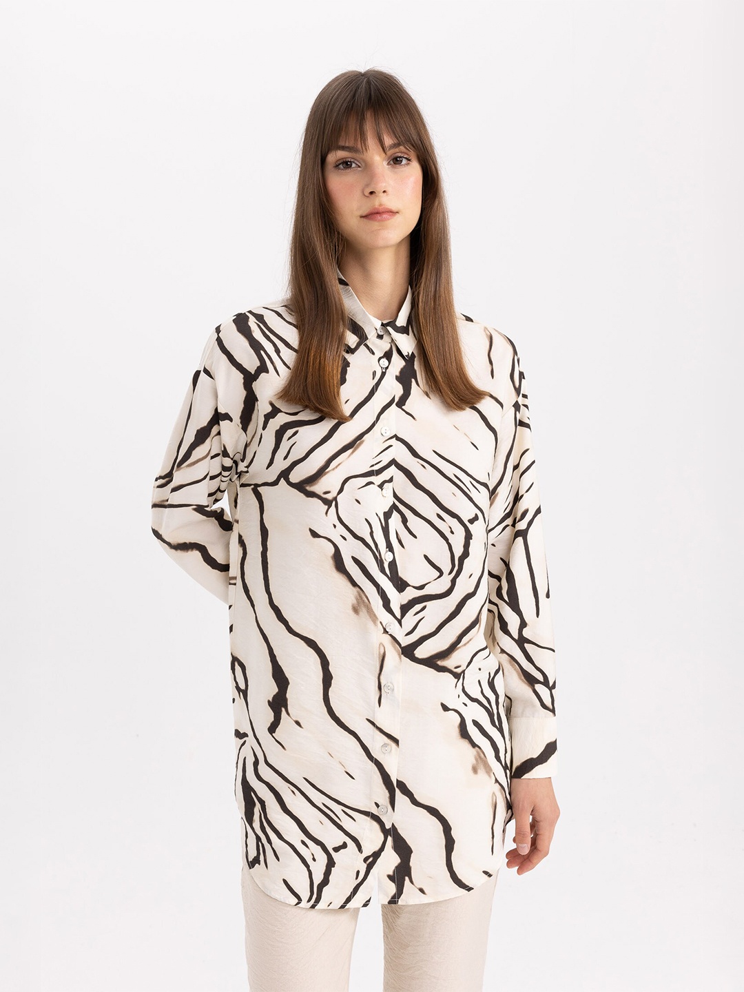 

DeFacto Classic Abstract Printed Drop Shoulder Sleeves Longline Oversized Casual Shirt, Beige