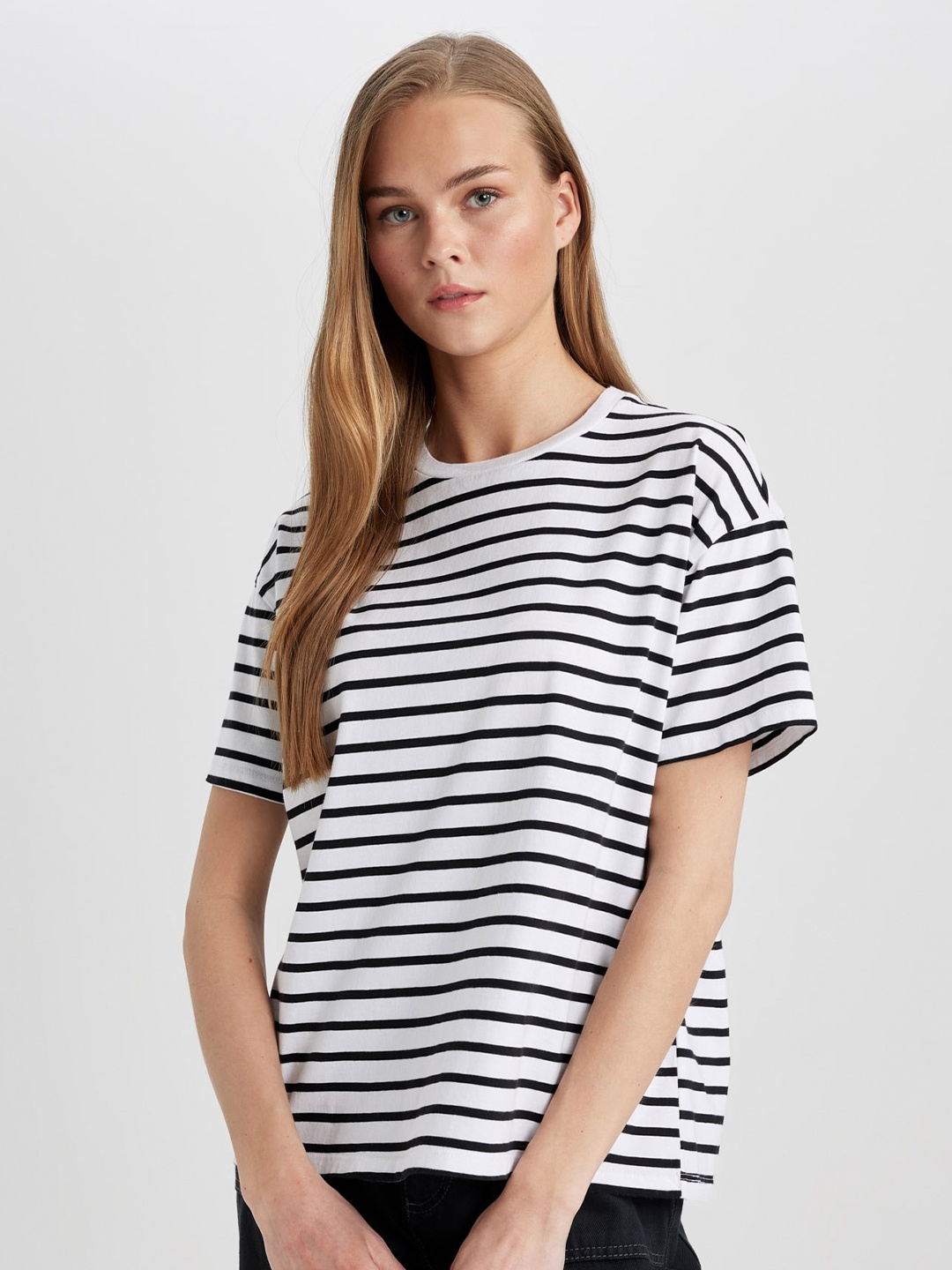 

DeFacto Women Striped Drop-Shoulder Sleeves Pockets T-shirt, Na