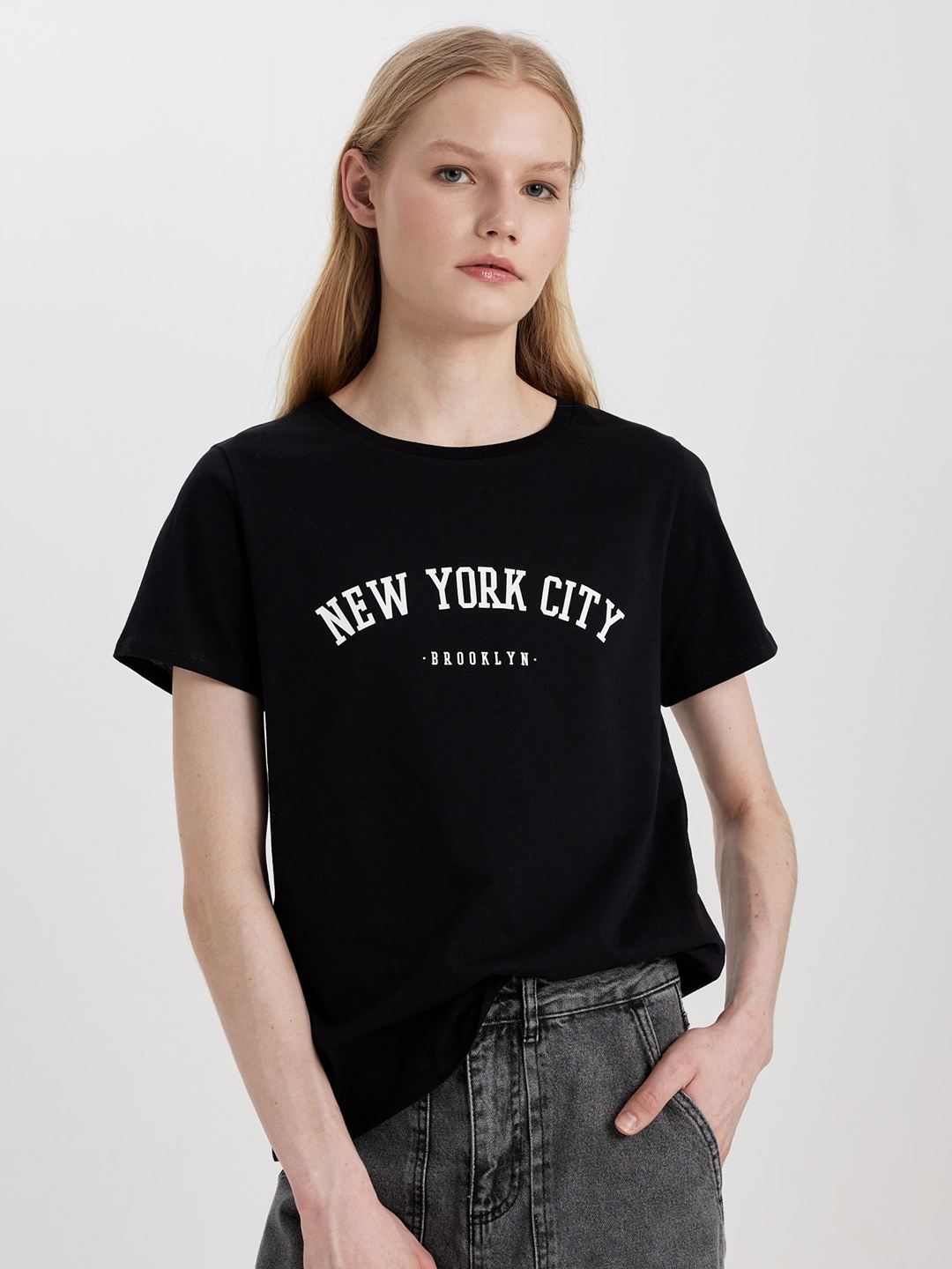 

DeFacto Women Typography Printed T-shirt, Na