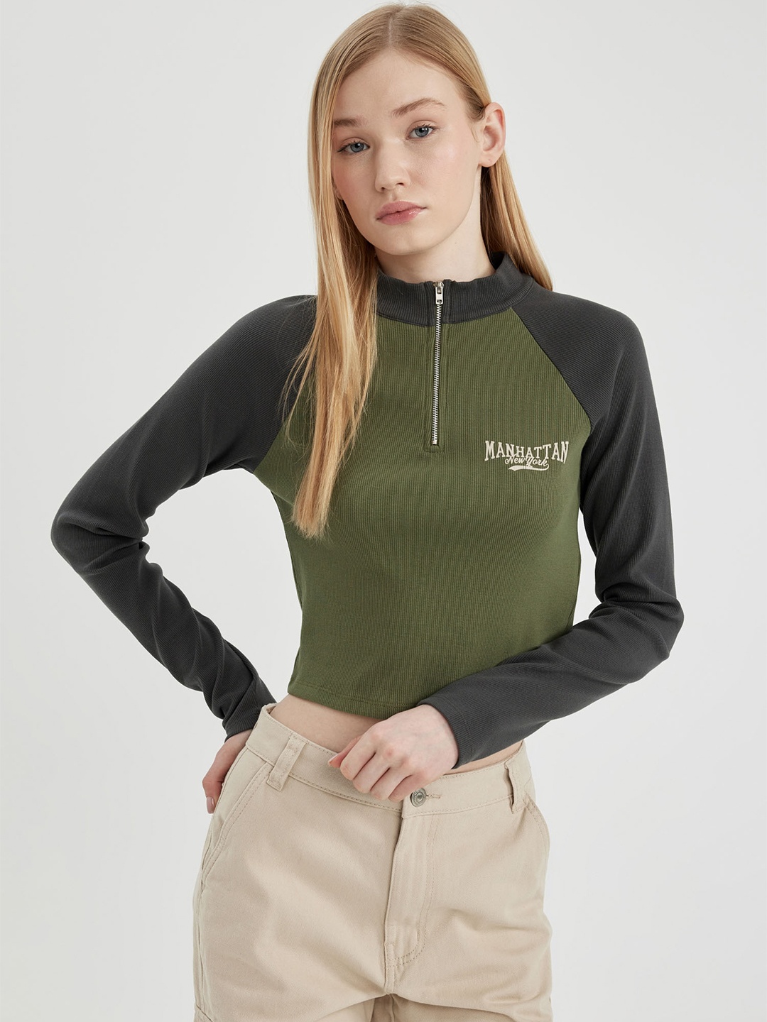 

DeFacto Women Henley Neck Drop-Shoulder Sleeves Pockets T-shirt, Na