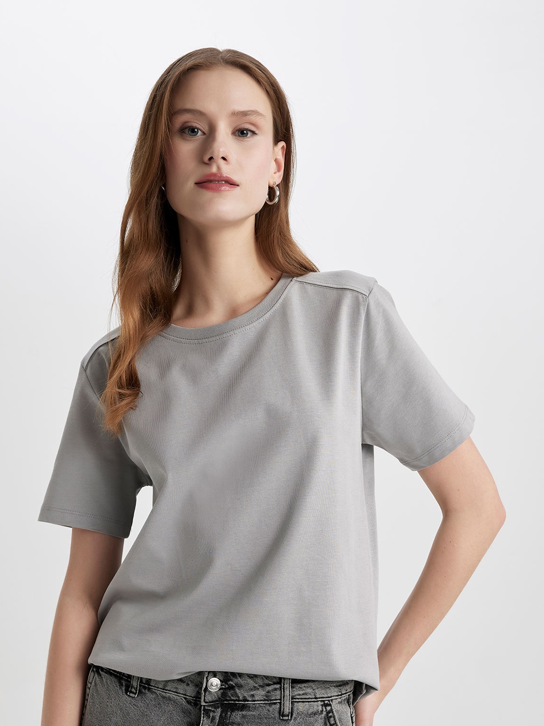 

DeFacto Women Extended Sleeves Pockets T-shirt, Na