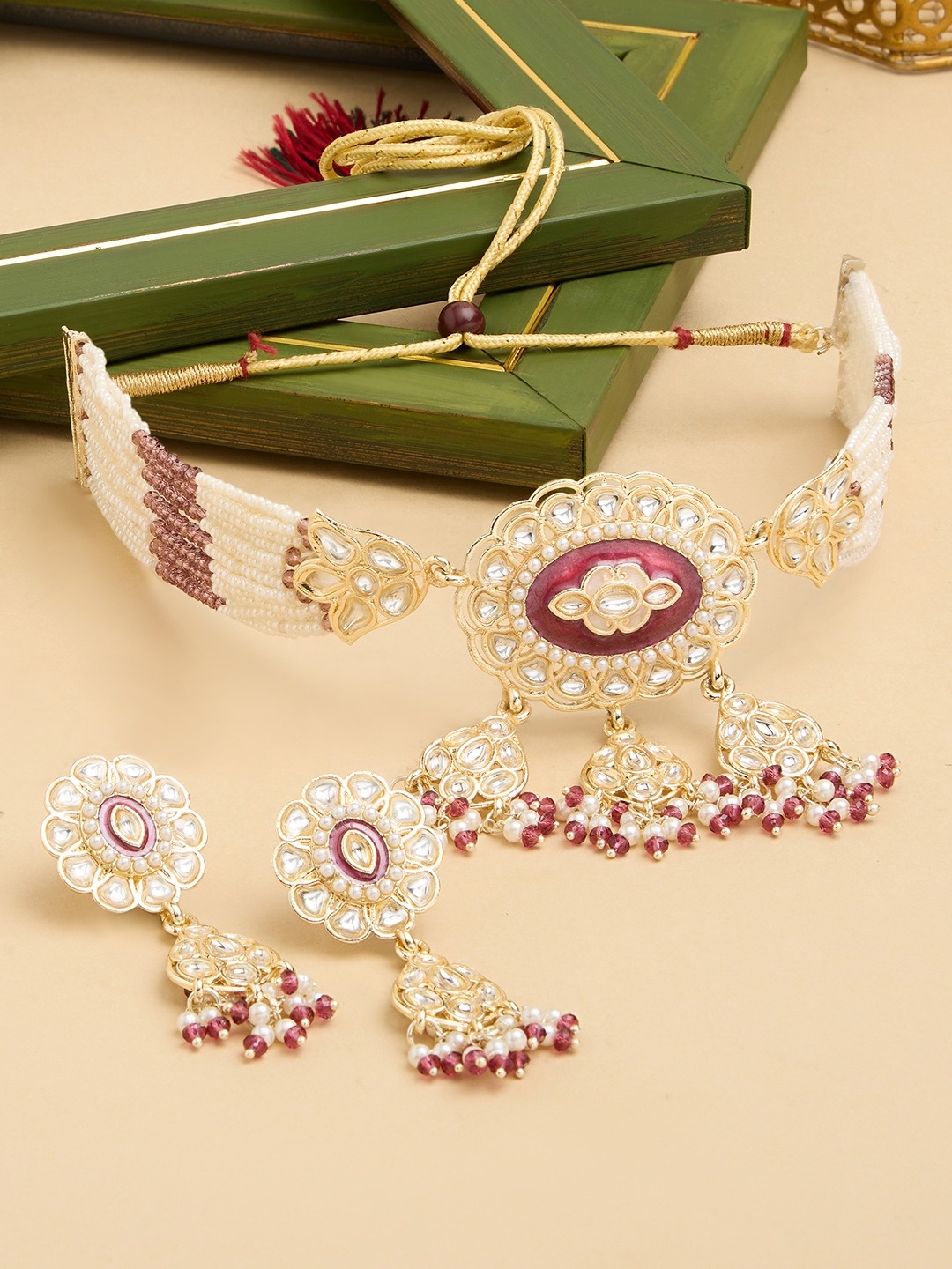 

Zaveri Pearls Gold-Plated Kundan-Studded & Beaded Meenakari Jewellery Set