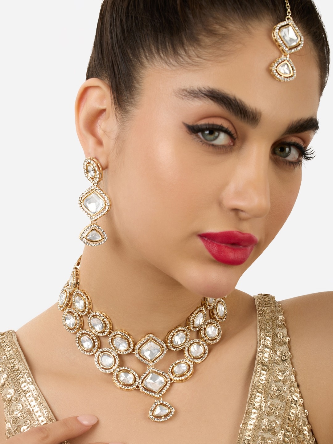 

Zaveri Pearls Gold-Plated Stones-Studded Jewellery Set