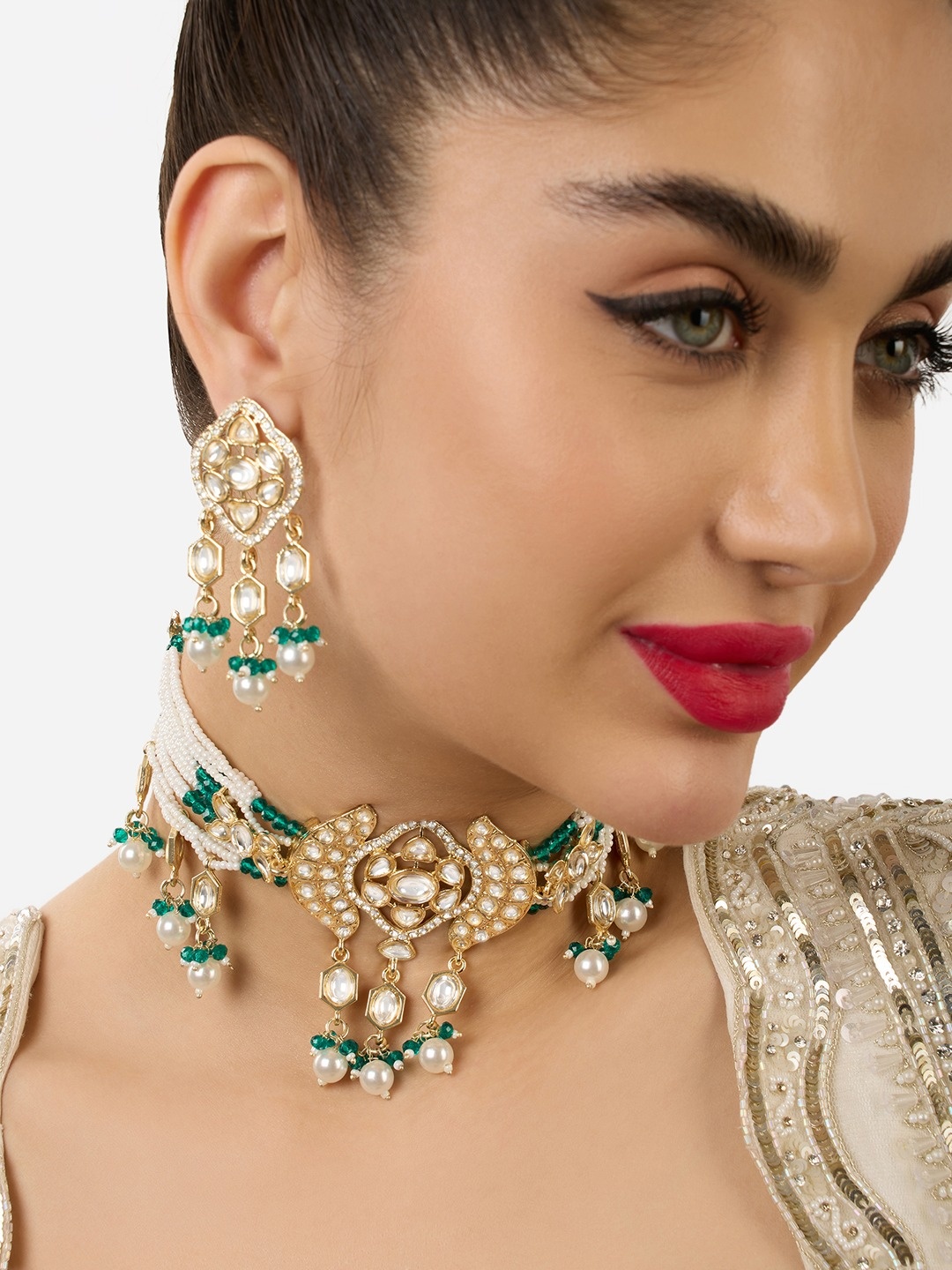 

Zaveri Pearls Gold-Plated Kundan-Studded & Beaded Jewellery Set