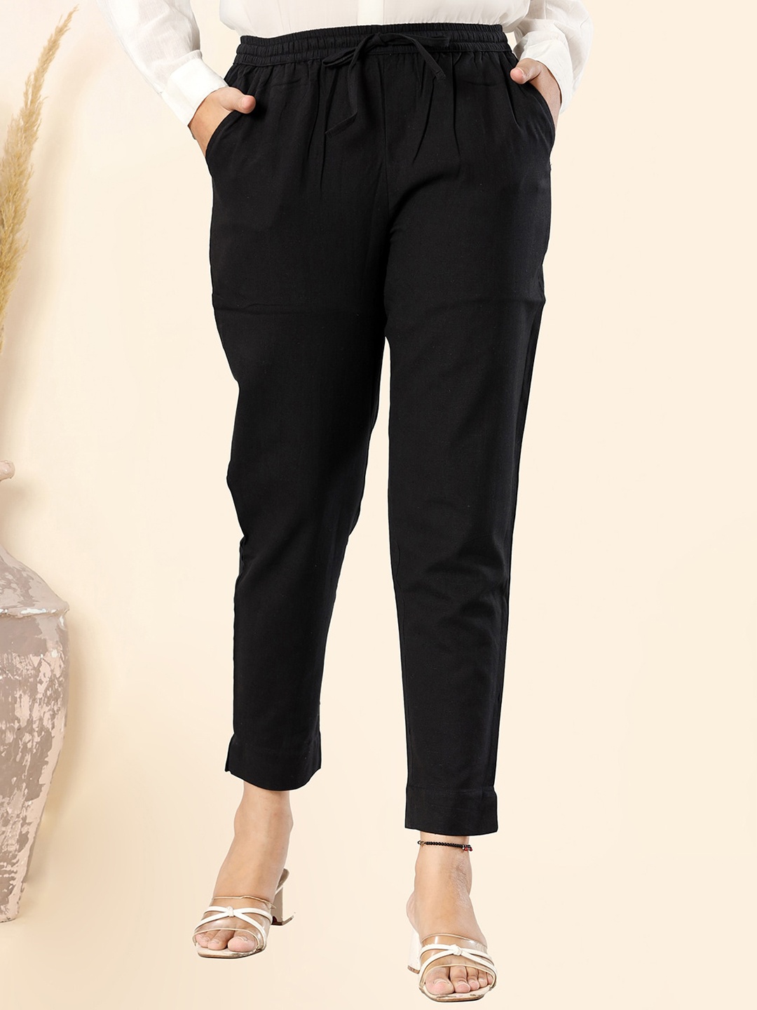 

KAAJH Women Relaxed Trousers, Black