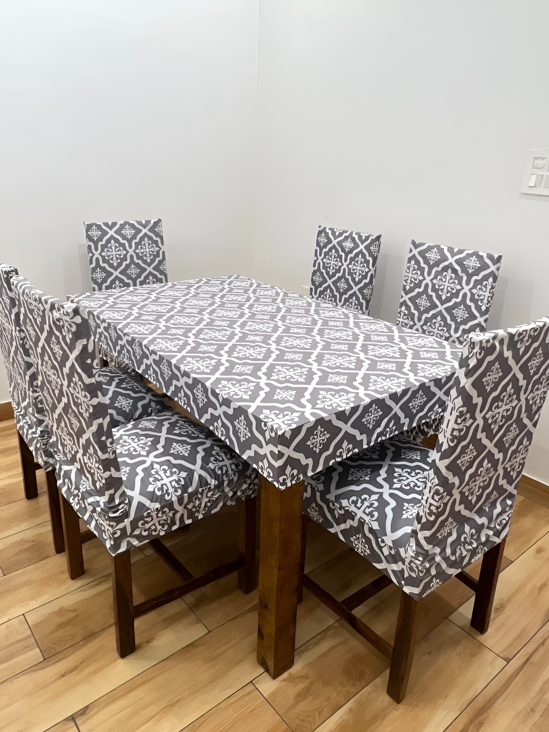 

ohello 6 Pcs Grey & White Printed Elasticated Fitted Chair Covers With Table Cover