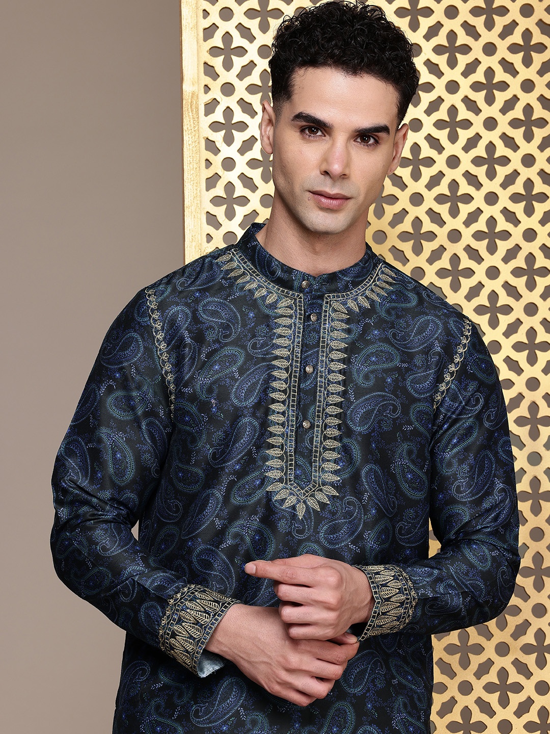 

House of Pataudi Paisley Printed Jashn Kurta with Churidar, Black