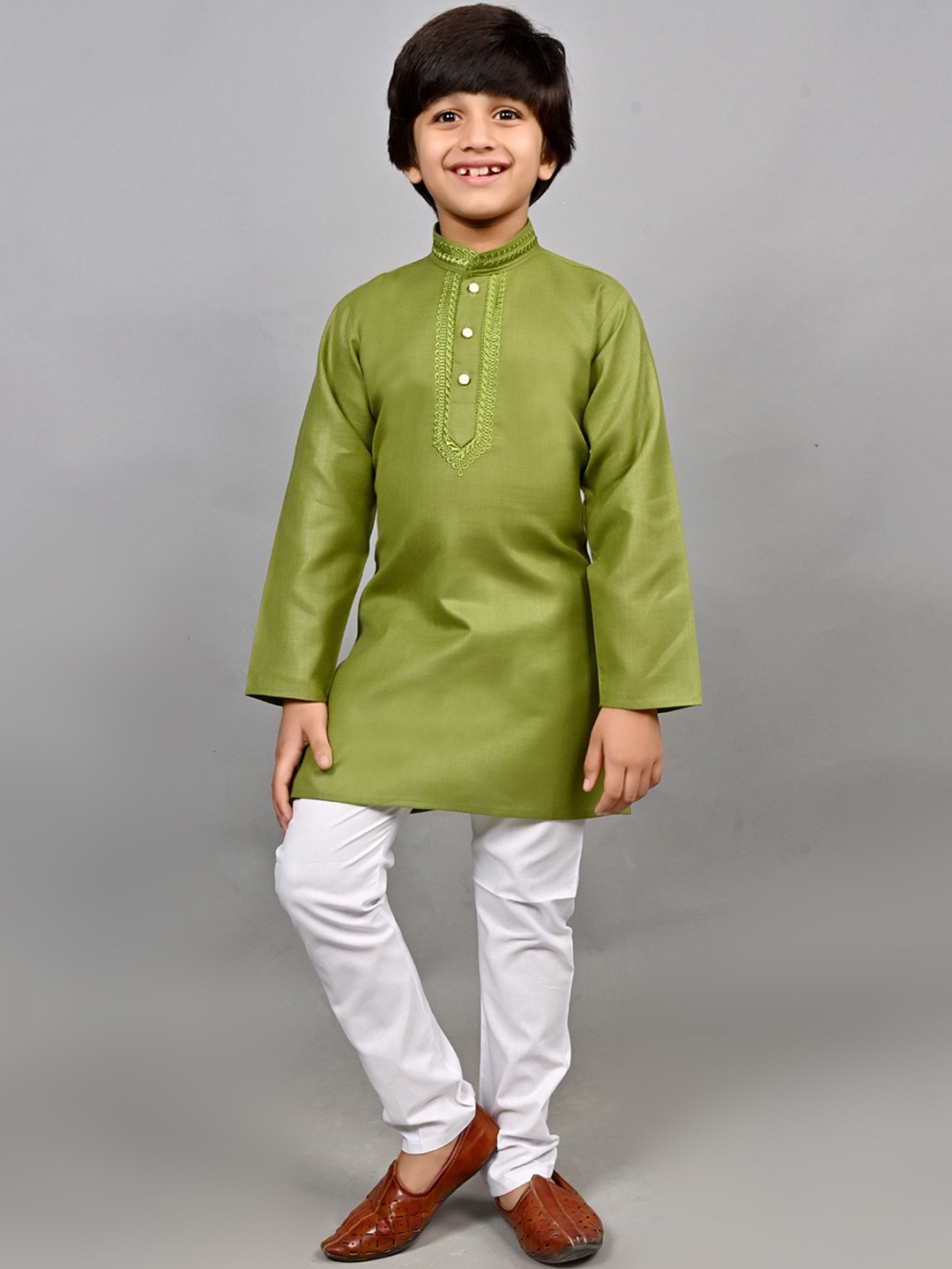 

BAESD Boys Regular Thread Work Kurta with Pyjamas, Green