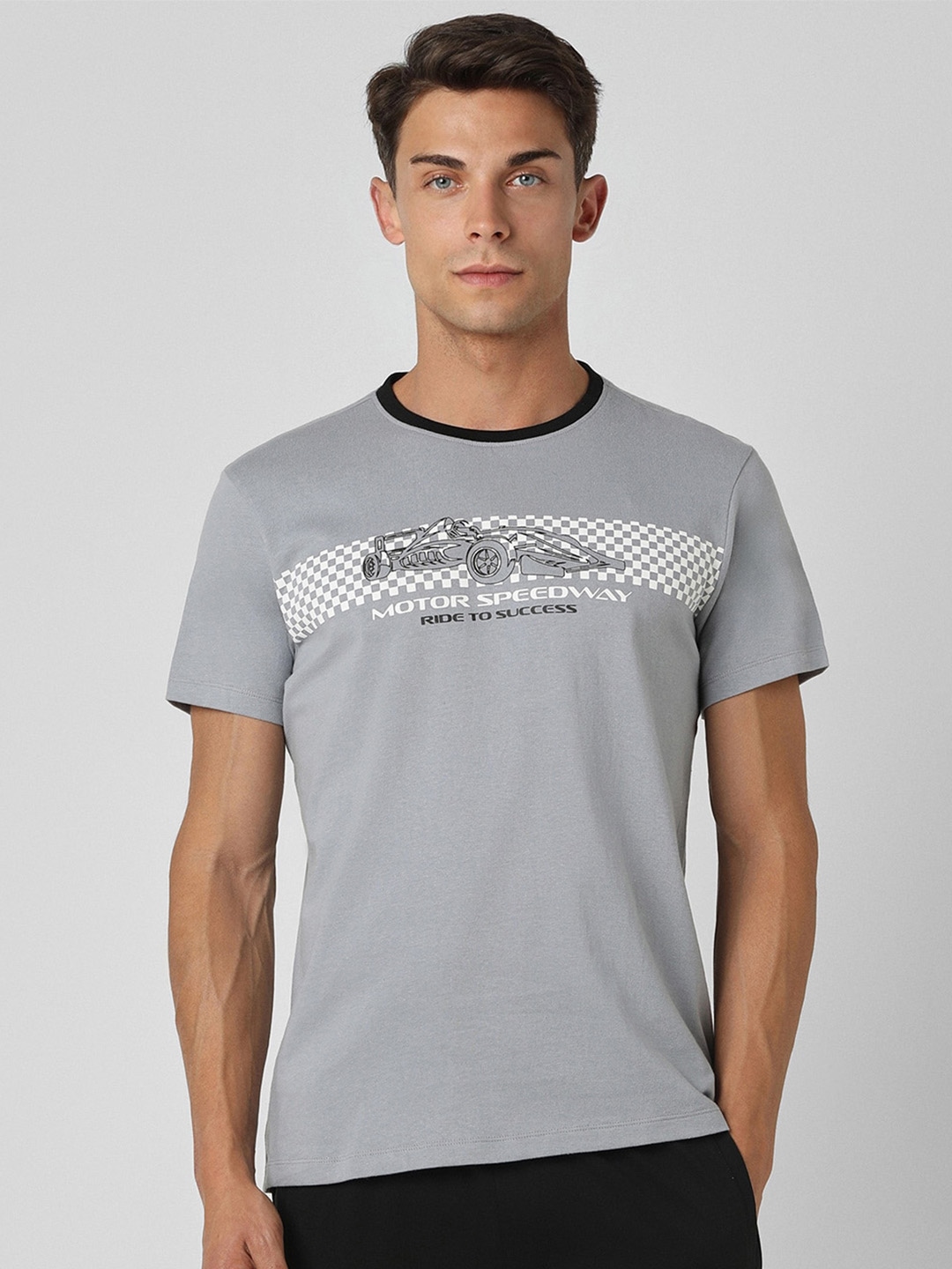 

Van Heusen Flex Men Typography Printed Pockets Slim Fit T-shirt, Grey